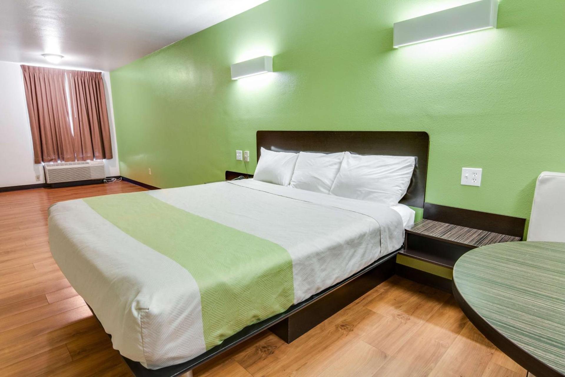 Motel 6-Longview, TX - North photo 25