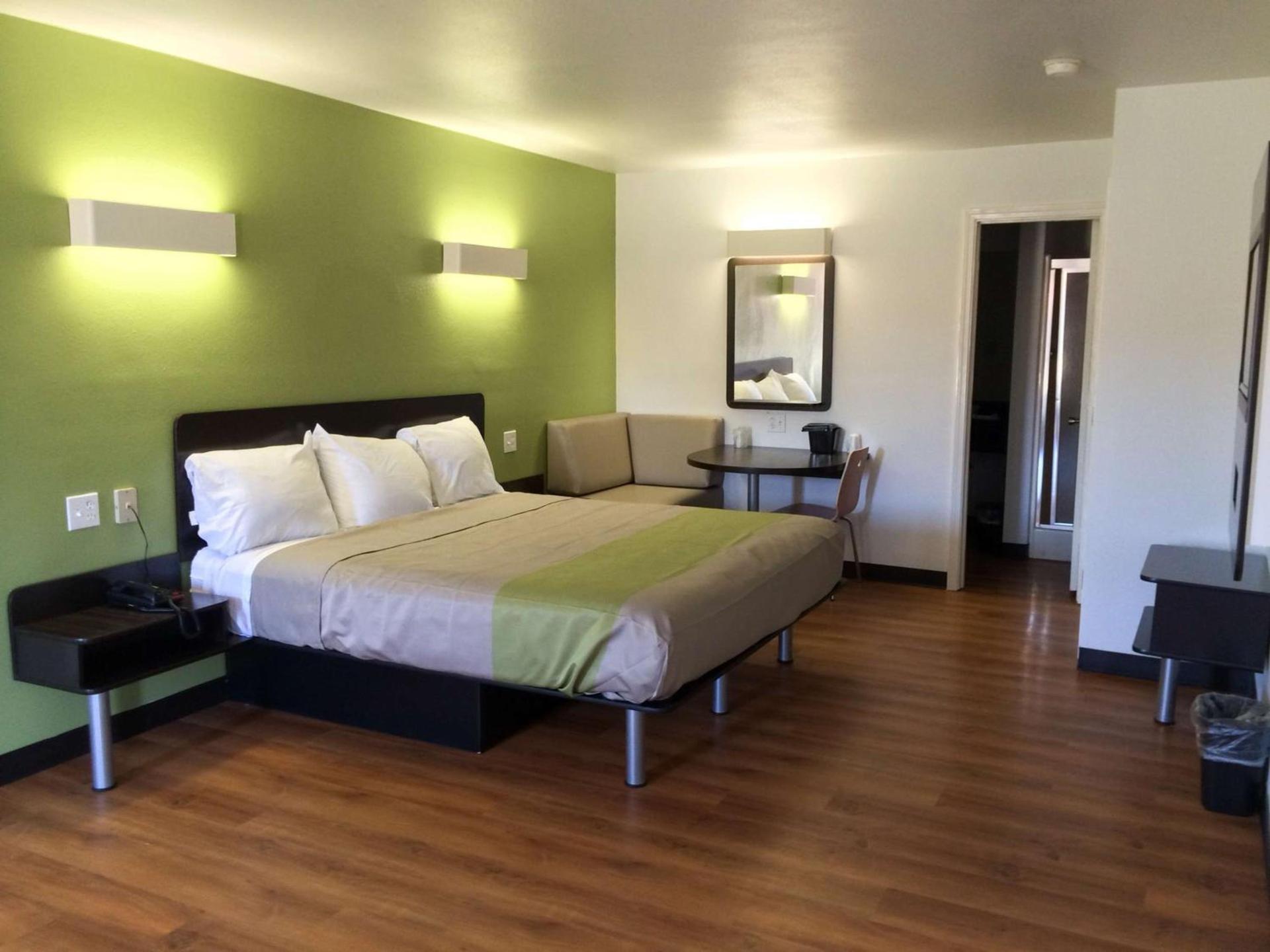 Motel 6-Longview, TX - North photo 12