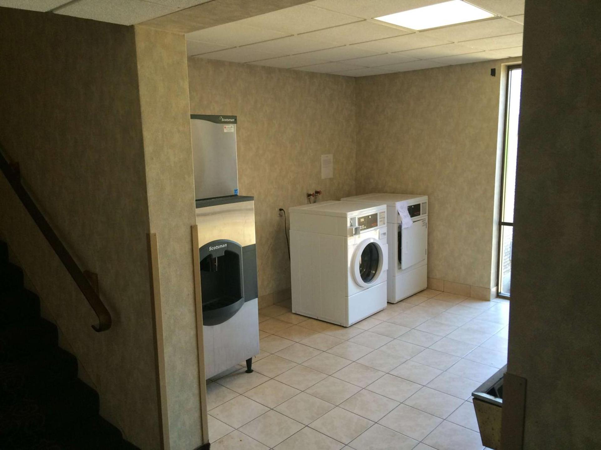 Travelodge by Wyndham Vernon CT photo 4