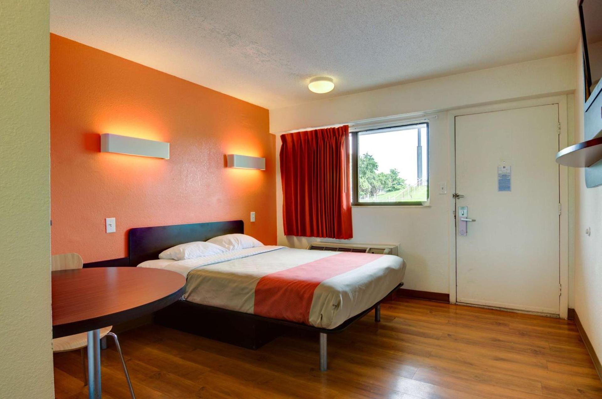 Days Inn by Wyndham Kansas City Northeast photo 46