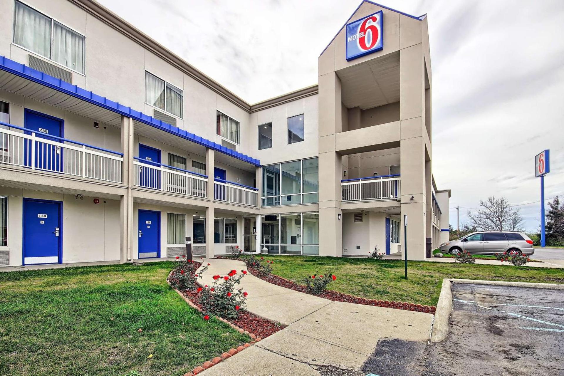 Motel 6-Columbus, OH - West photo 1