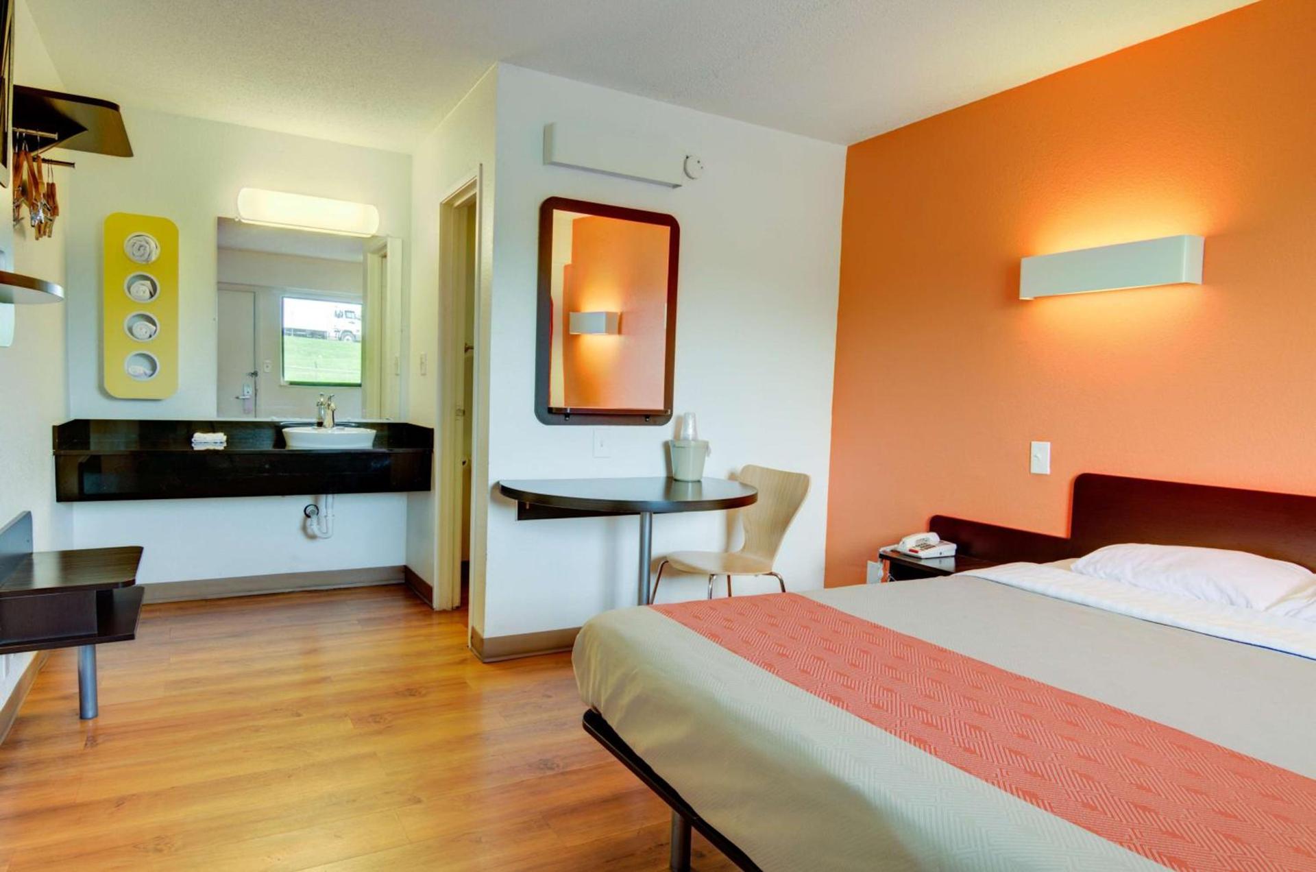 Days Inn by Wyndham Kansas City Northeast photo 49