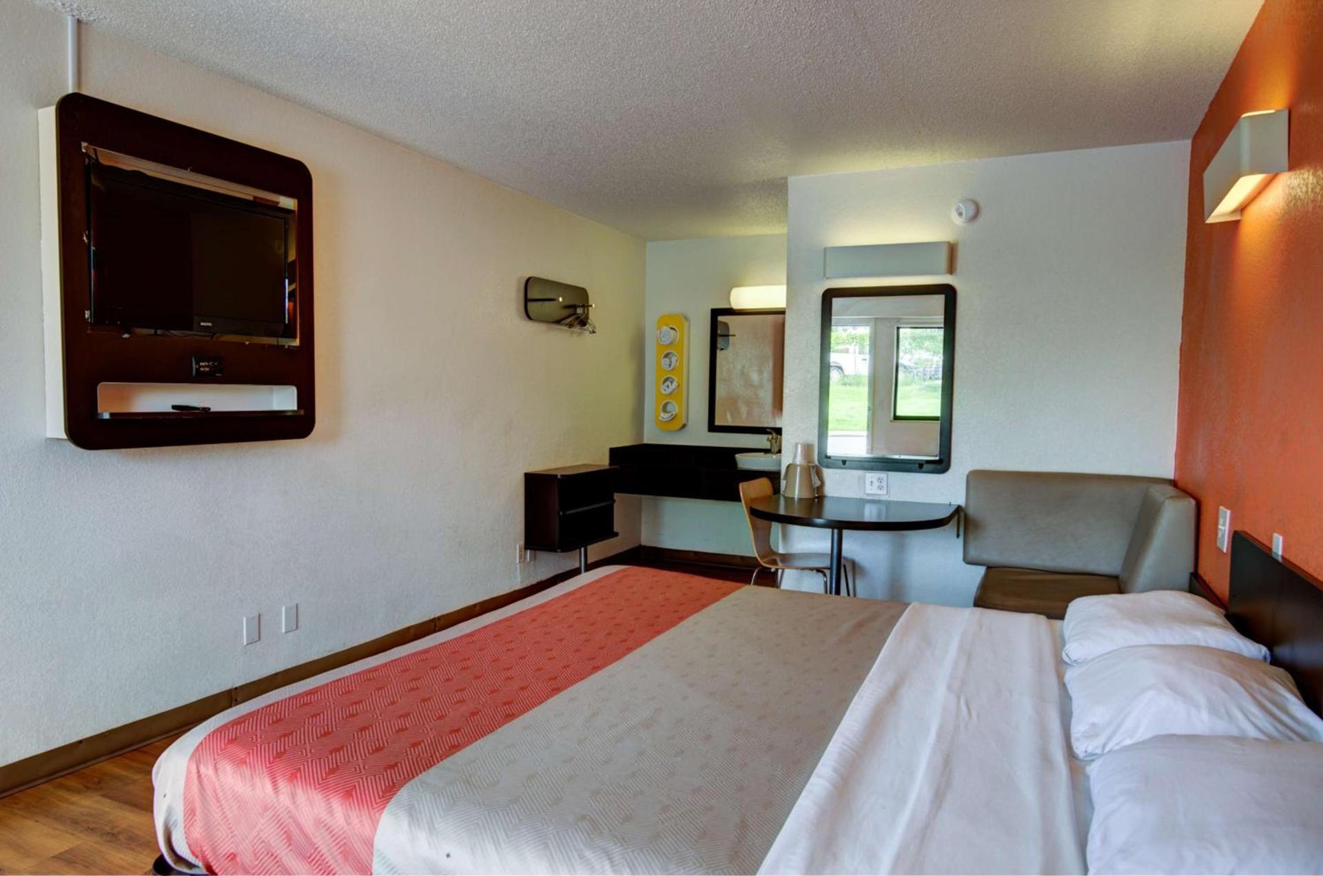 Days Inn by Wyndham Kansas City Northeast photo 54