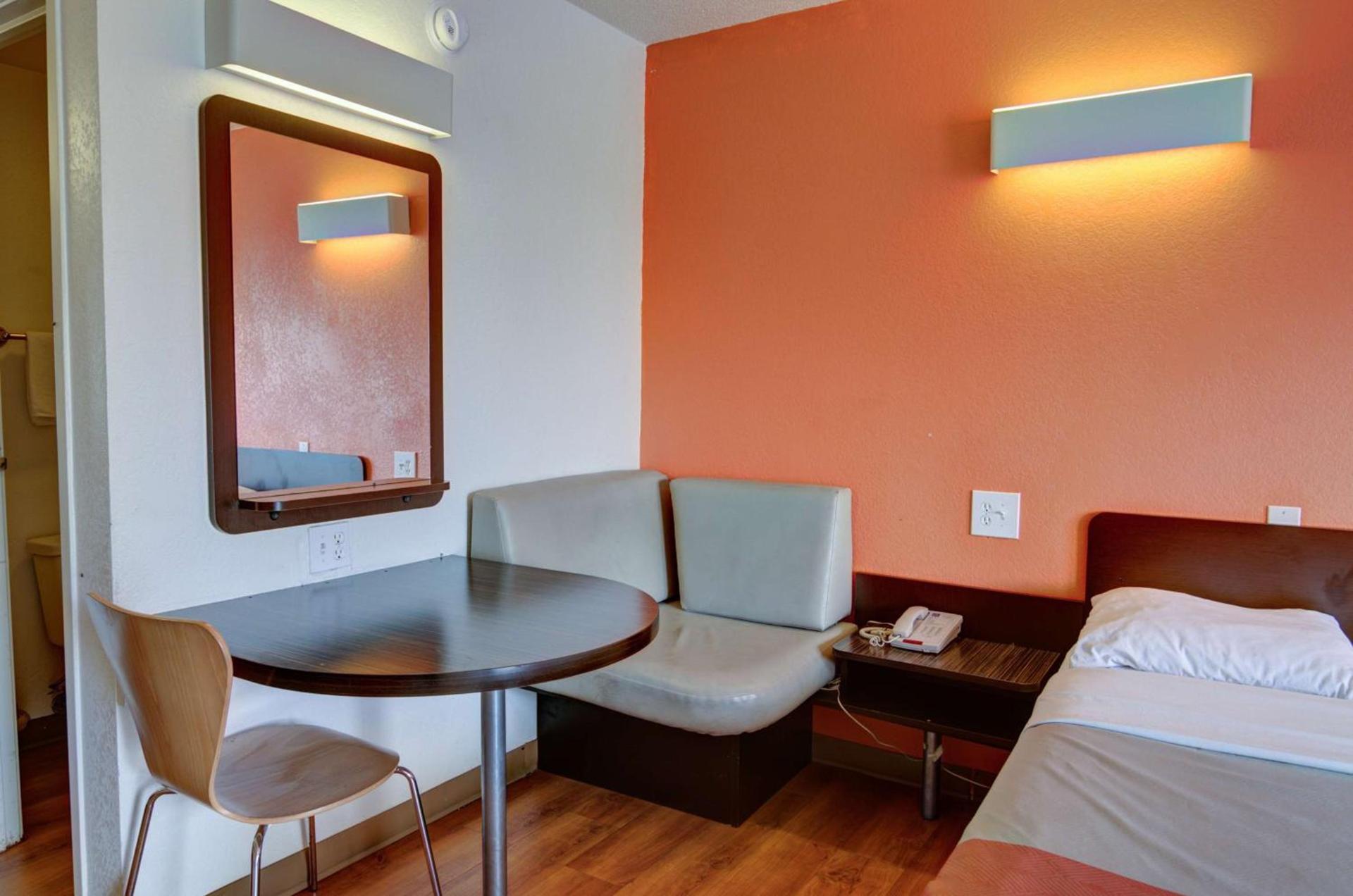 Days Inn by Wyndham Kansas City Northeast photo 56