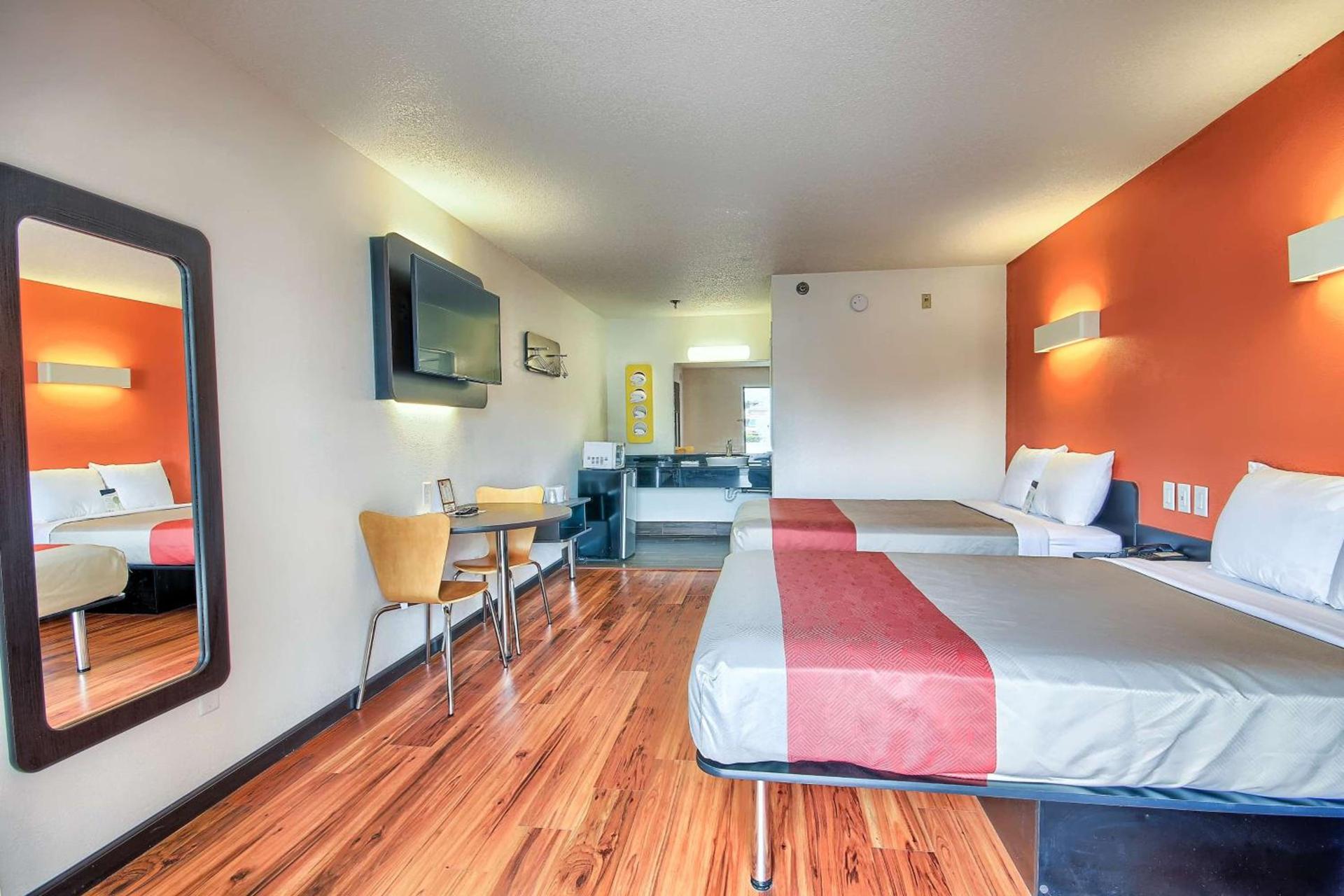 Motel 6-Columbus, OH - West photo 42