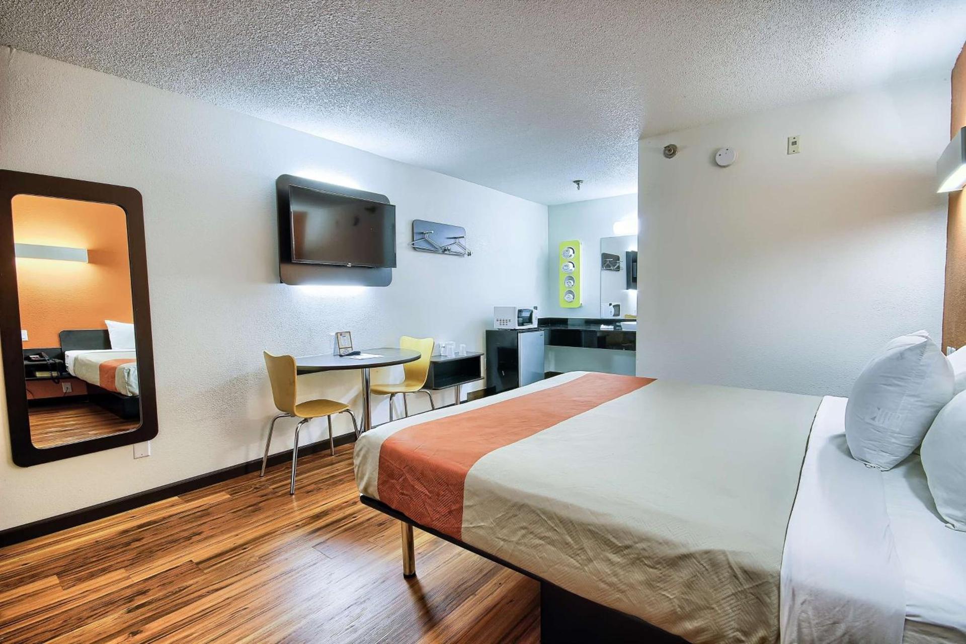 Motel 6-Columbus, OH - West photo 47
