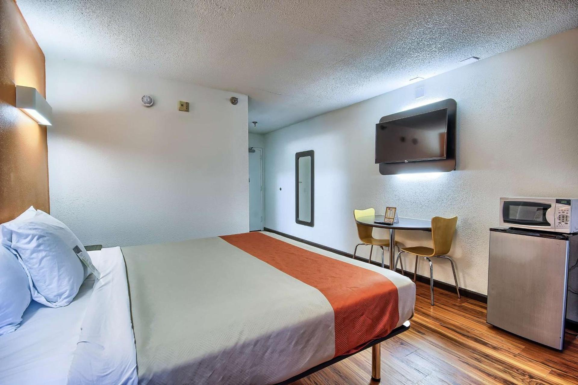 Motel 6-Columbus, OH - West photo 49