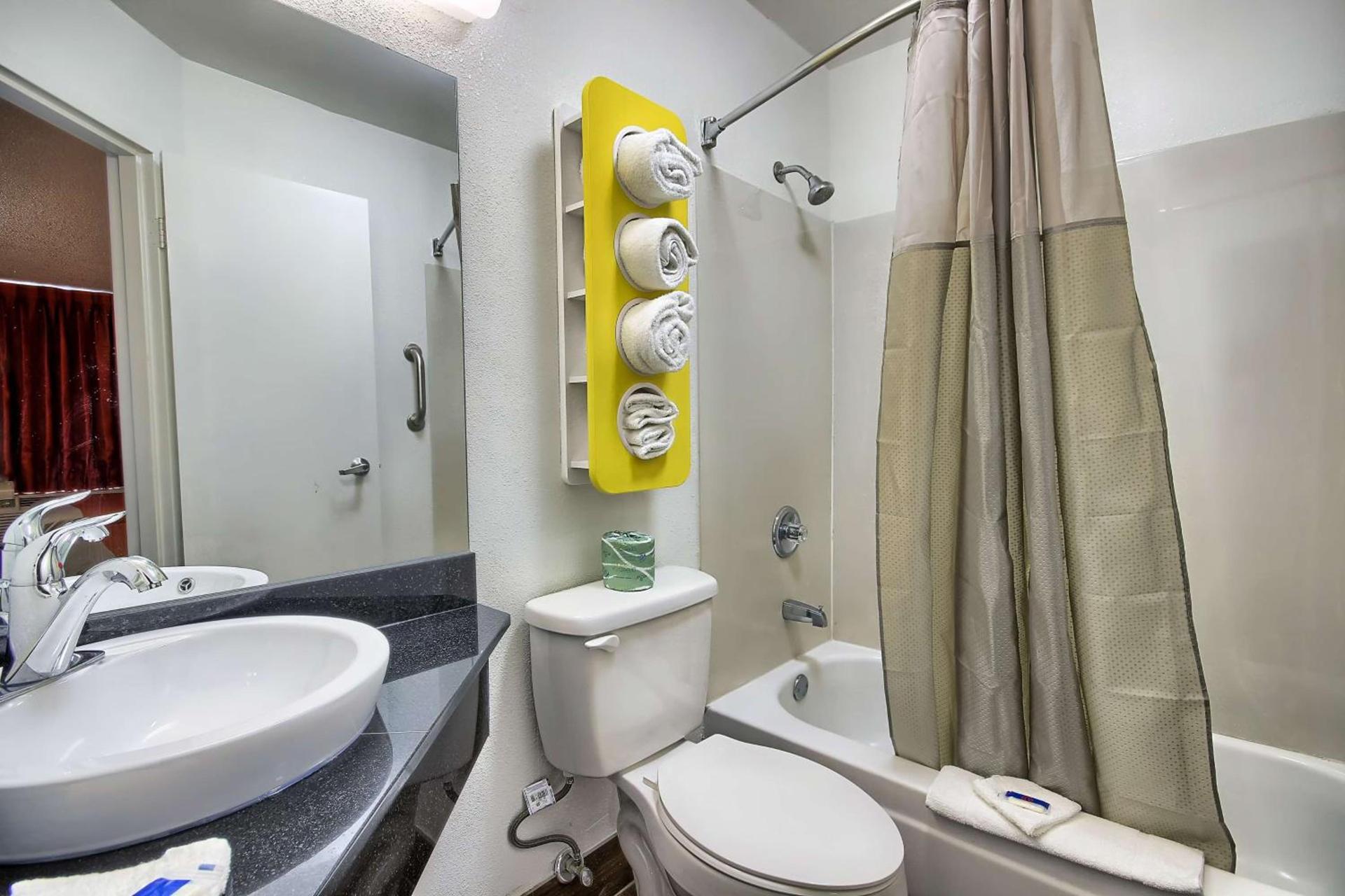 Motel 6-Columbus, OH - West photo 55