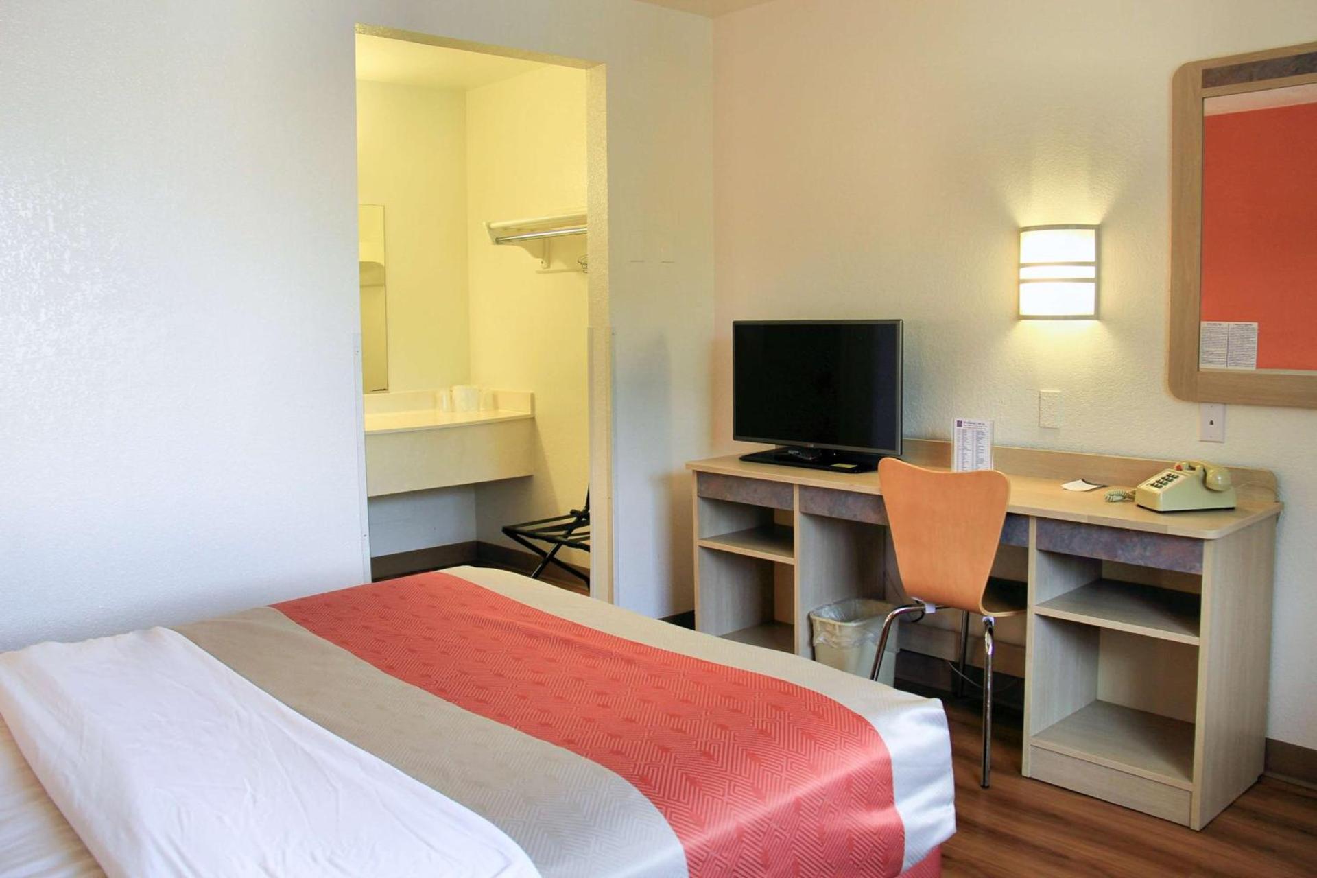 Motel 6-Enfield, CT - Hartford photo 43