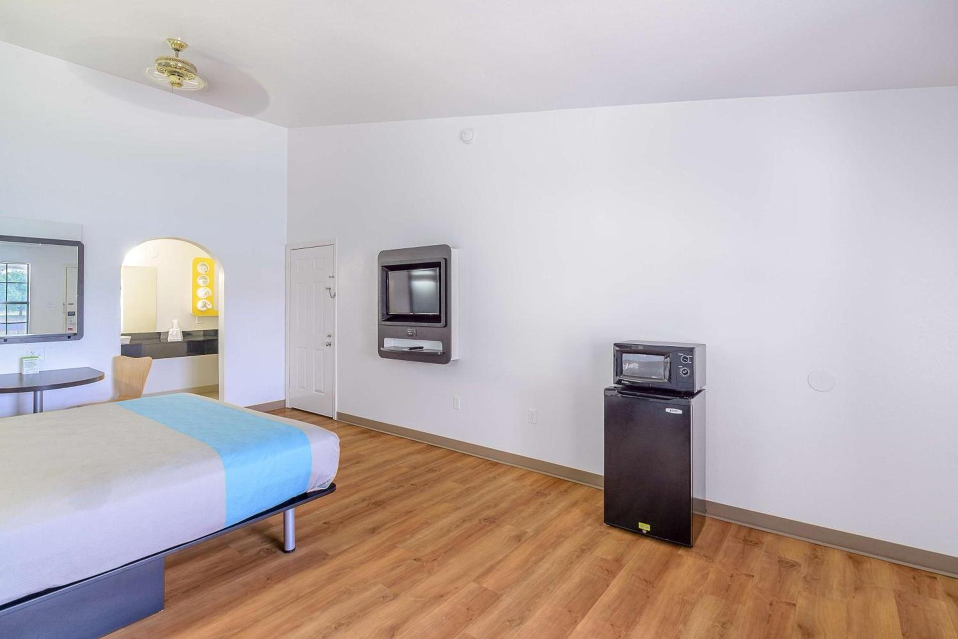 Motel 6-Canton, TX photo 48