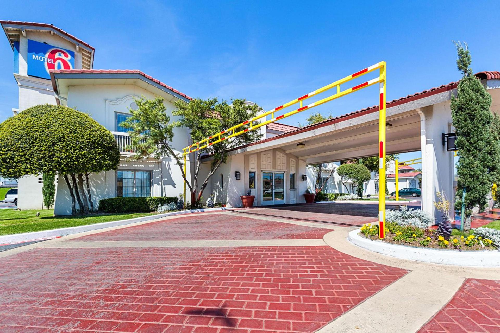 Motel 6-Dallas, TX - Market Center photo 94