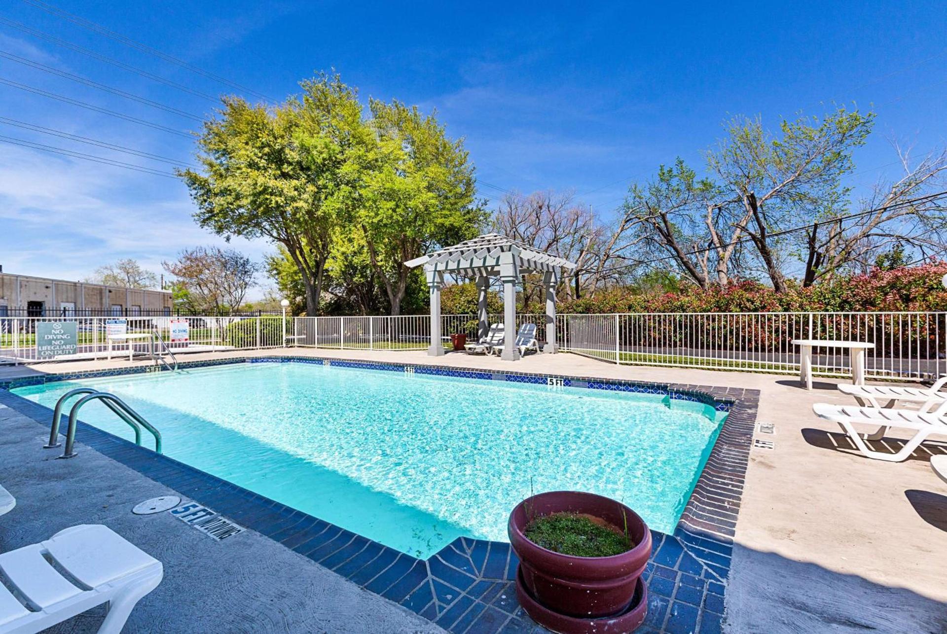 Motel 6-Dallas, TX - Market Center photo 86