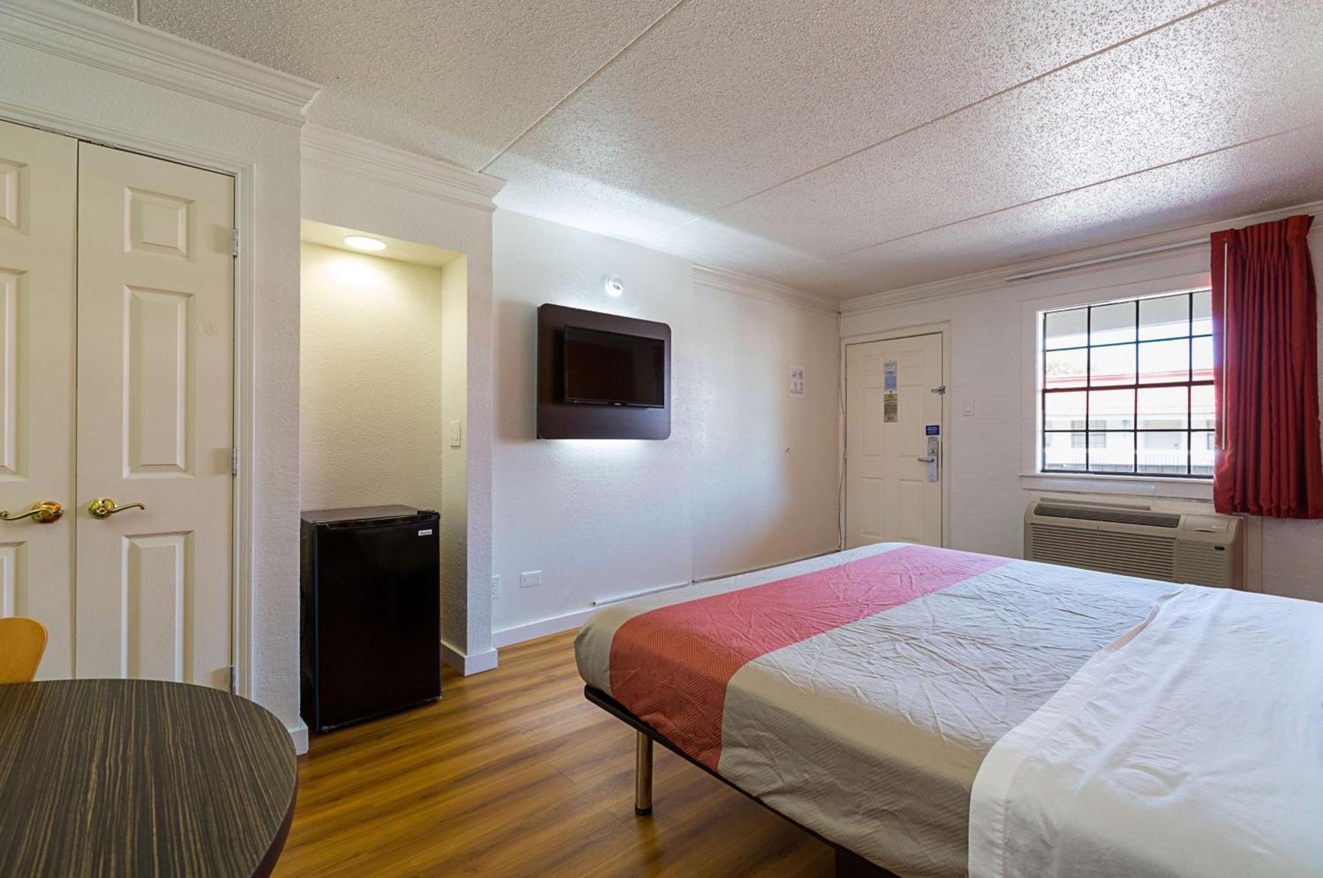Motel 6-Dallas, TX - Market Center photo 79