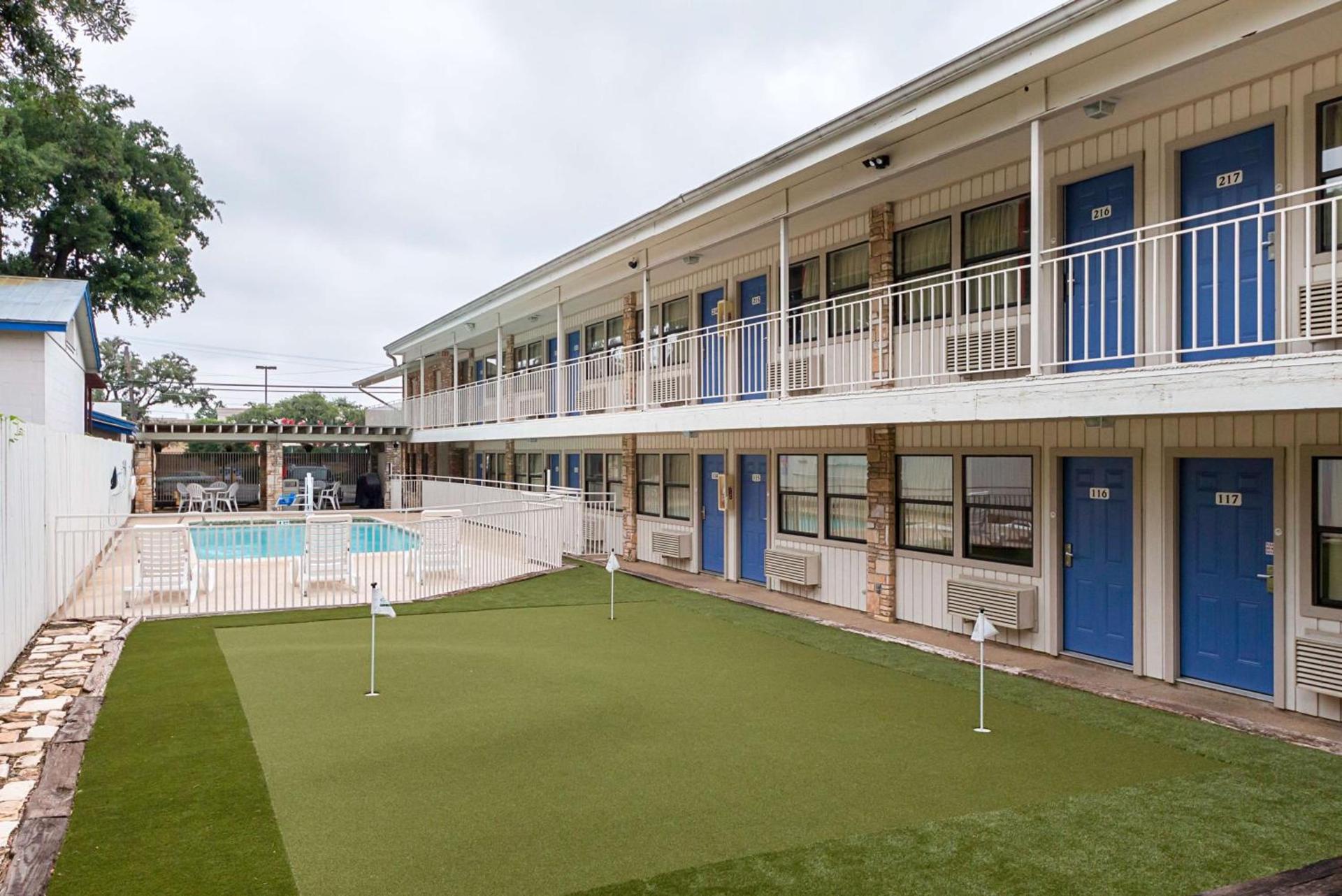 Motel 6 Boerne TX photo 32