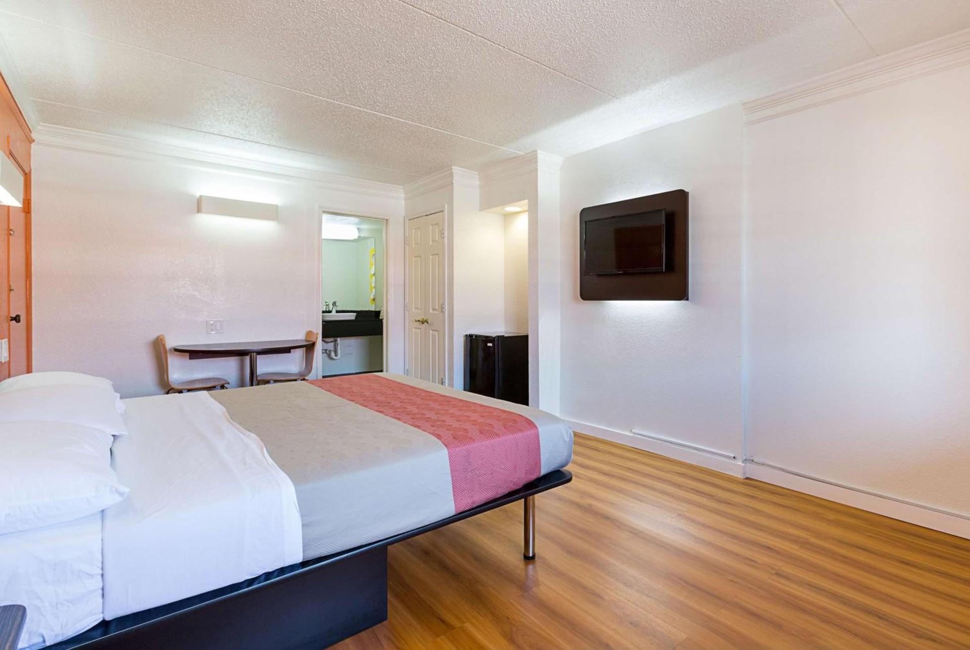Motel 6-Dallas, TX - Market Center photo 78