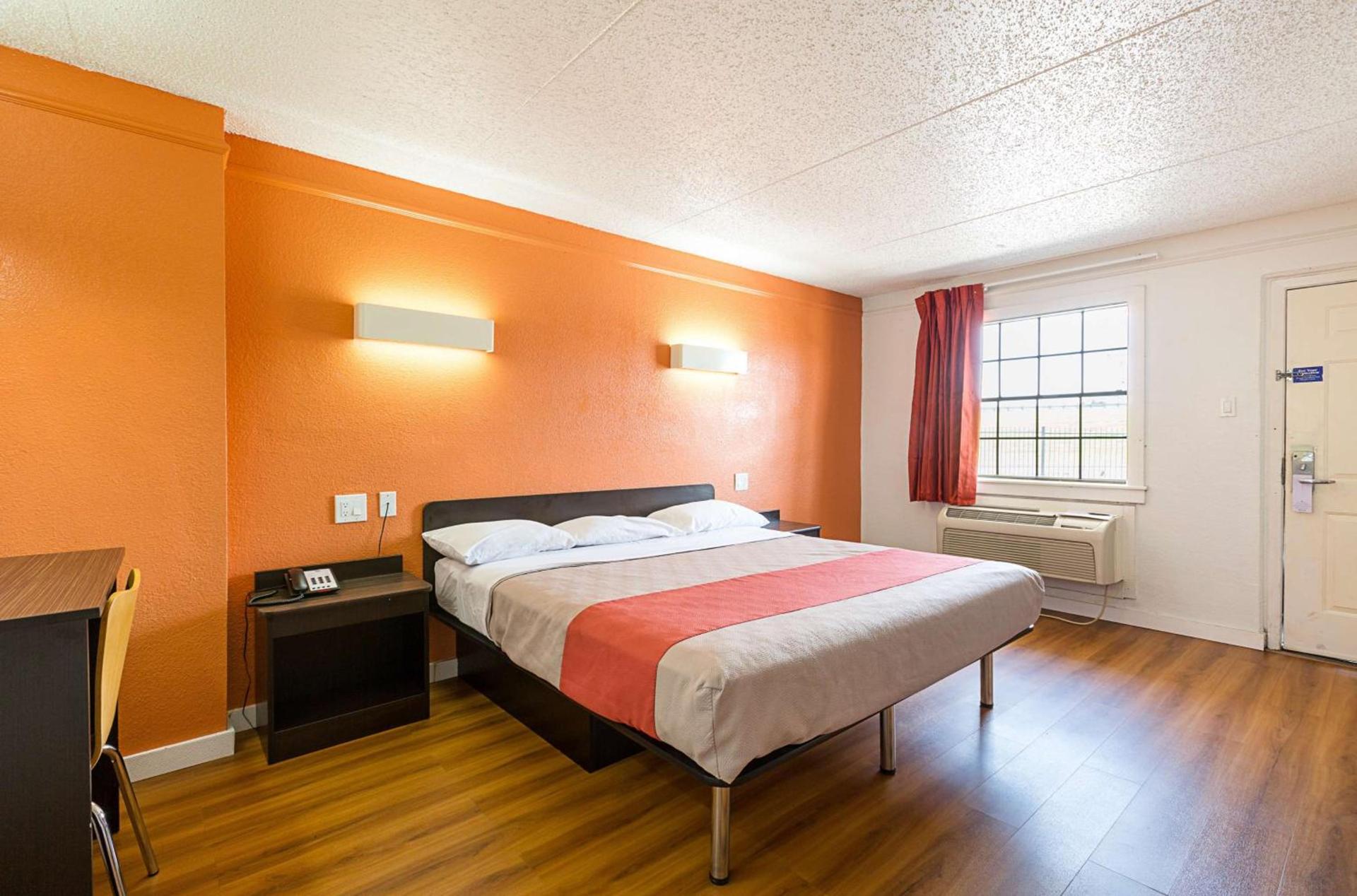 Motel 6-Dallas, TX - Market Center photo 75