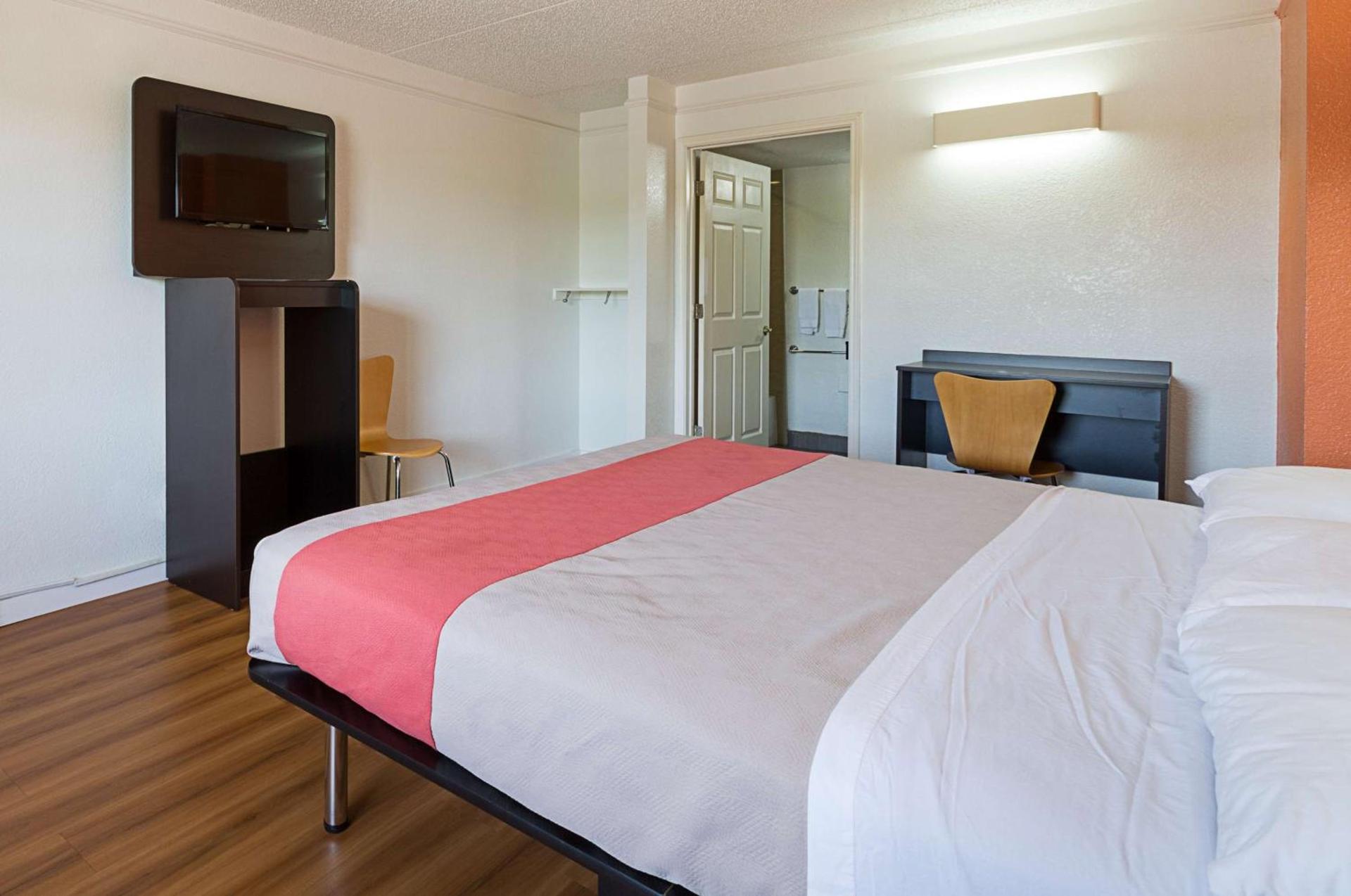 Motel 6-Dallas, TX - Market Center photo 74