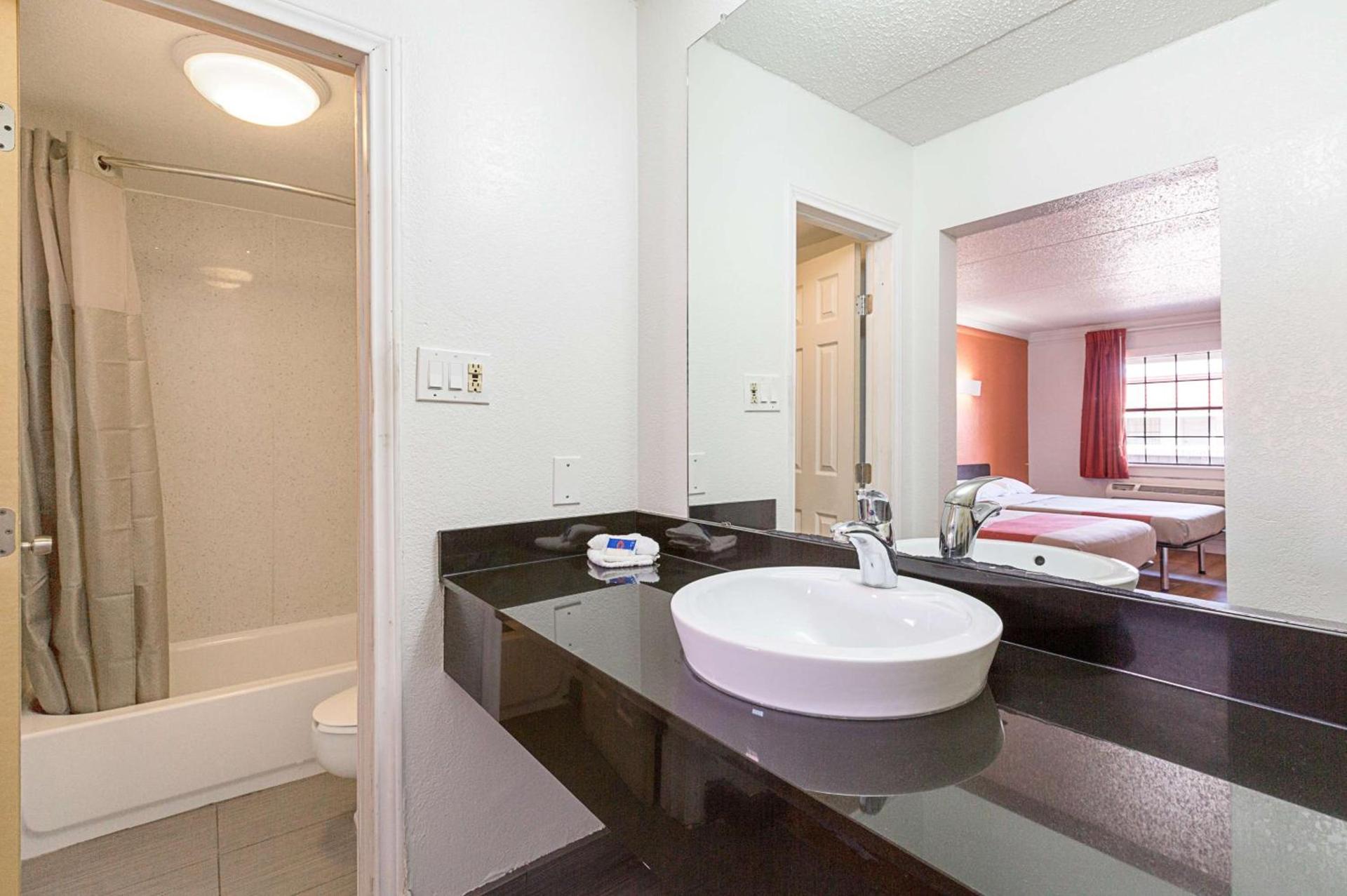 Motel 6-Dallas, TX - Market Center photo 67