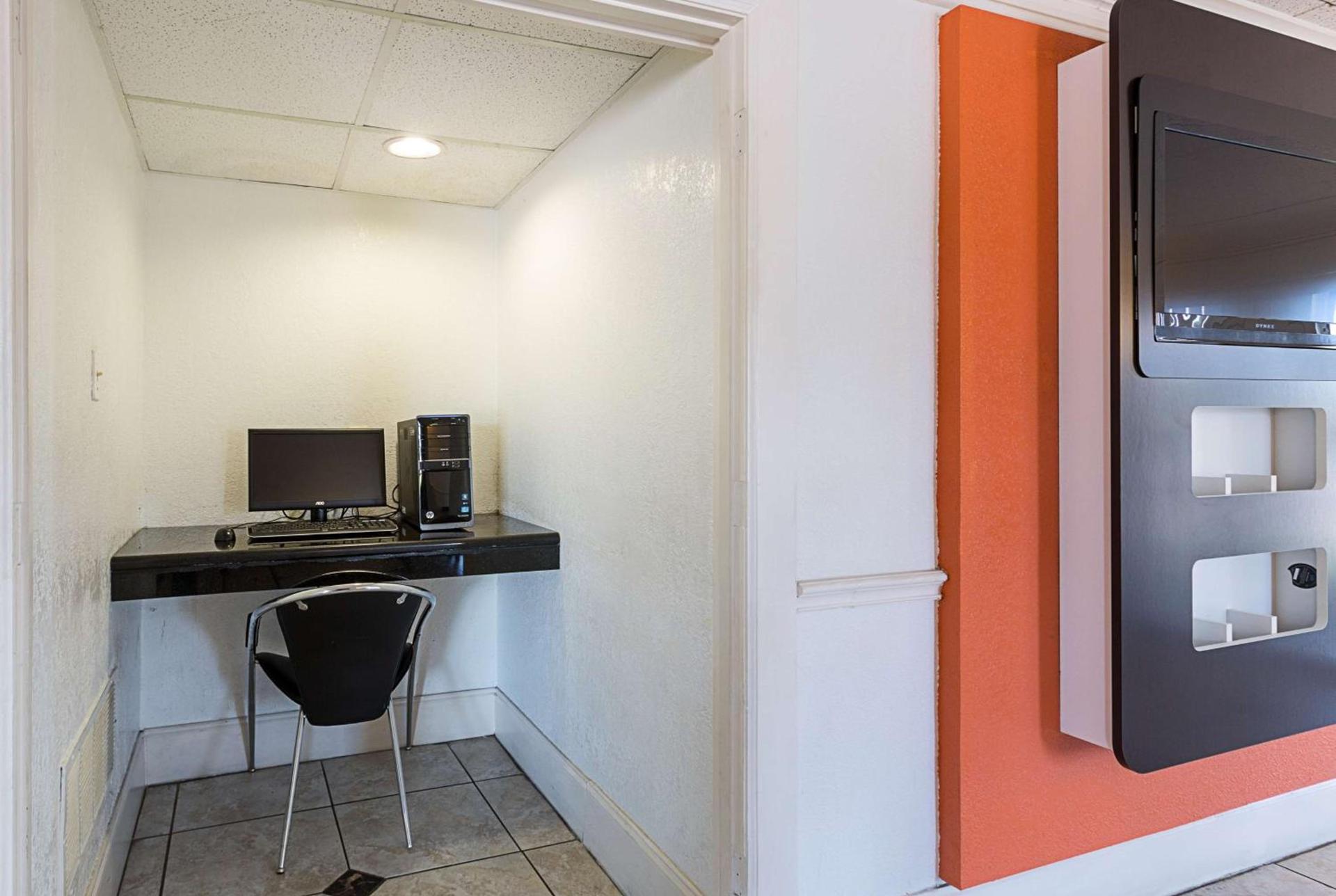 Motel 6-Dallas, TX - Market Center photo 65