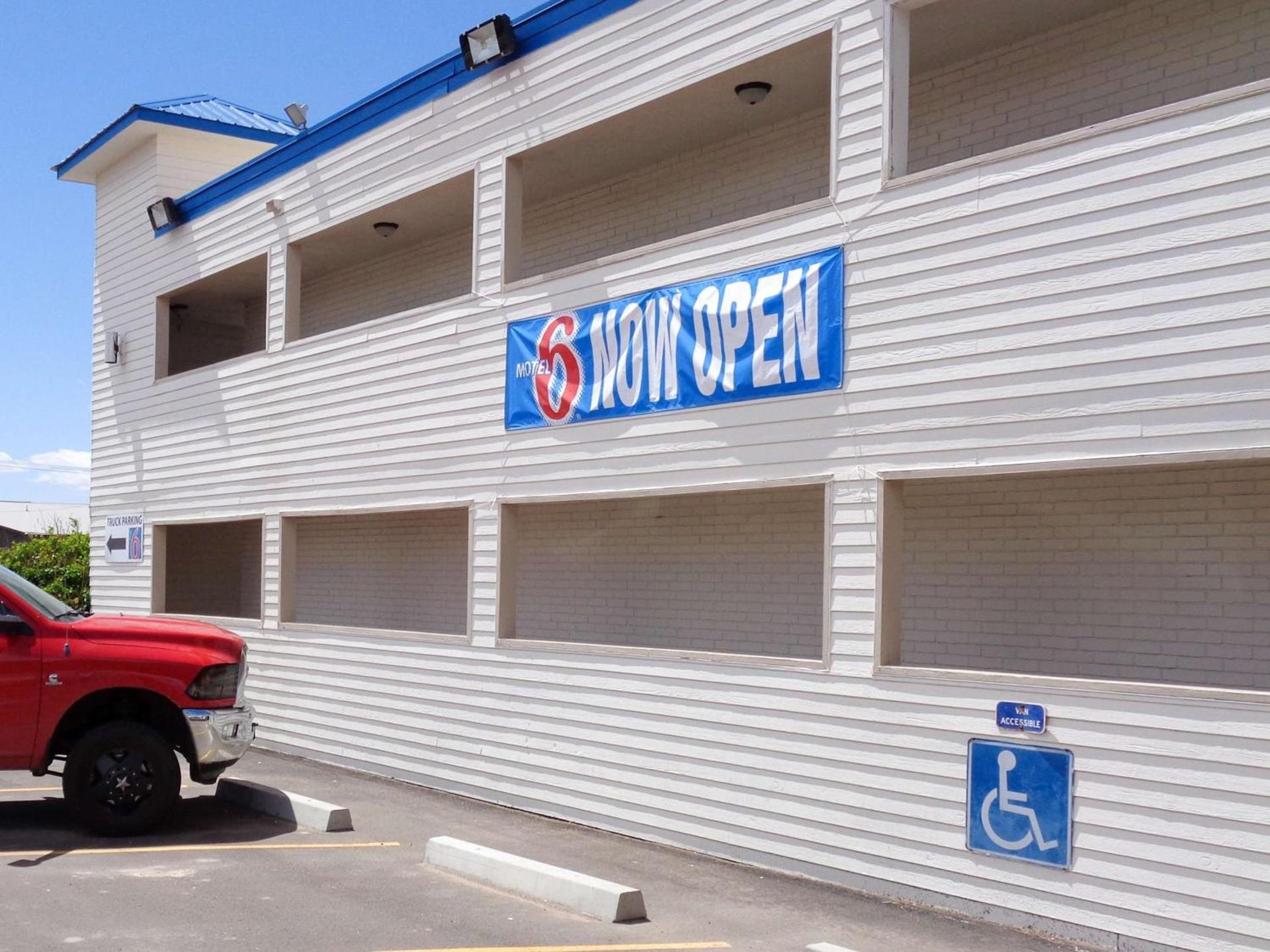 Motel 6 Dumas, TX photo 11