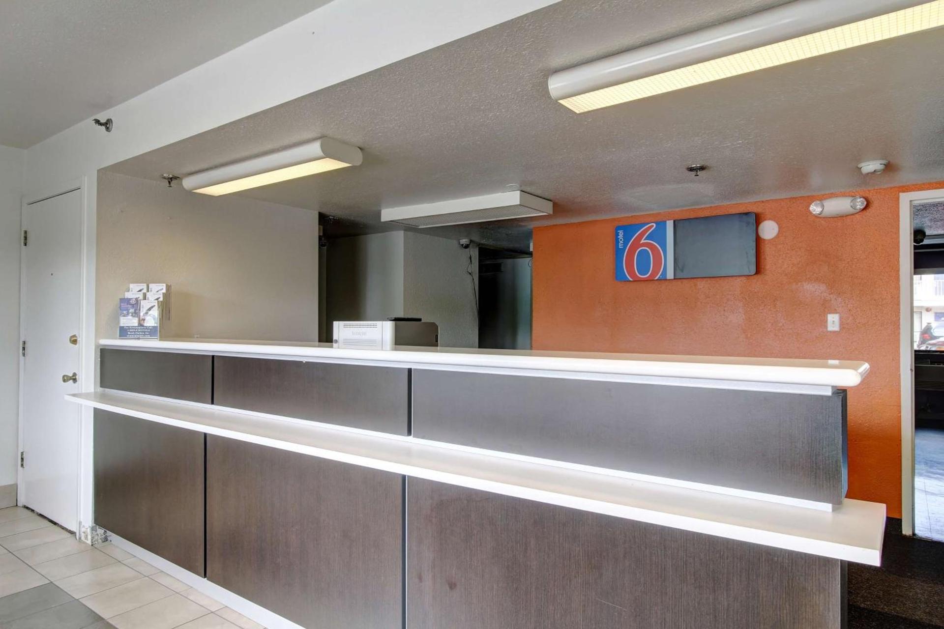 Motel 6-Amherst, OH - Cleveland West - Lorain photo 7