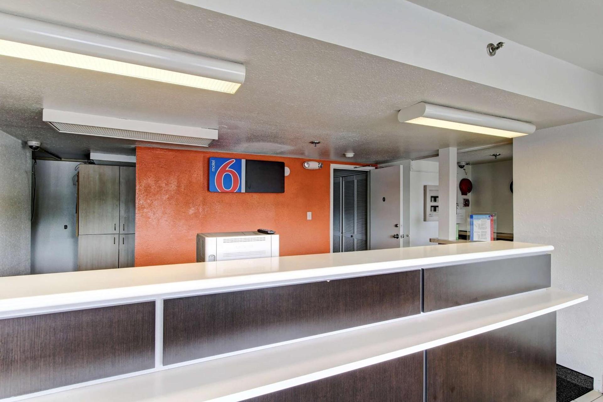 Motel 6-Amherst, OH - Cleveland West - Lorain photo 8