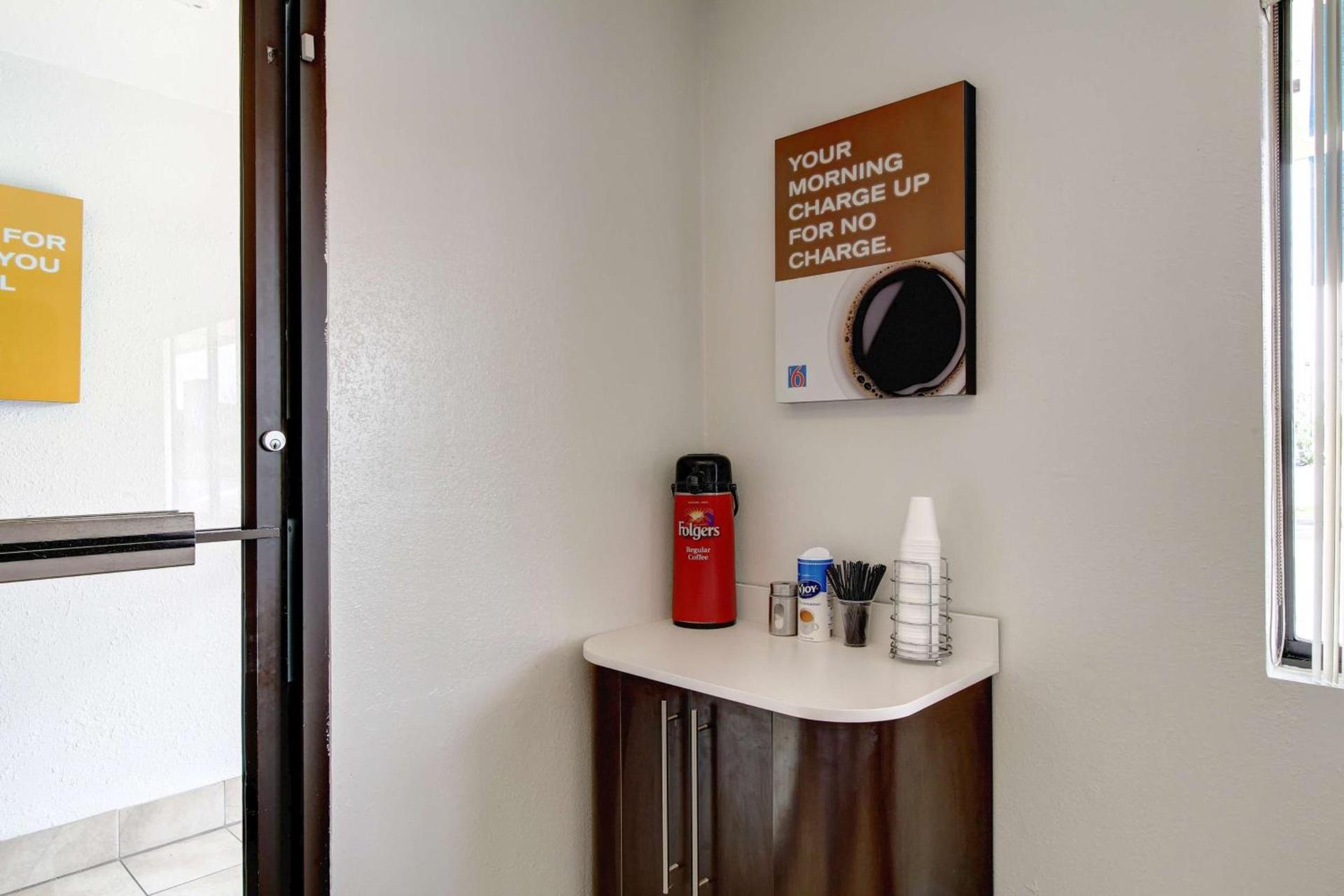 Motel 6-Amherst, OH - Cleveland West - Lorain photo 9