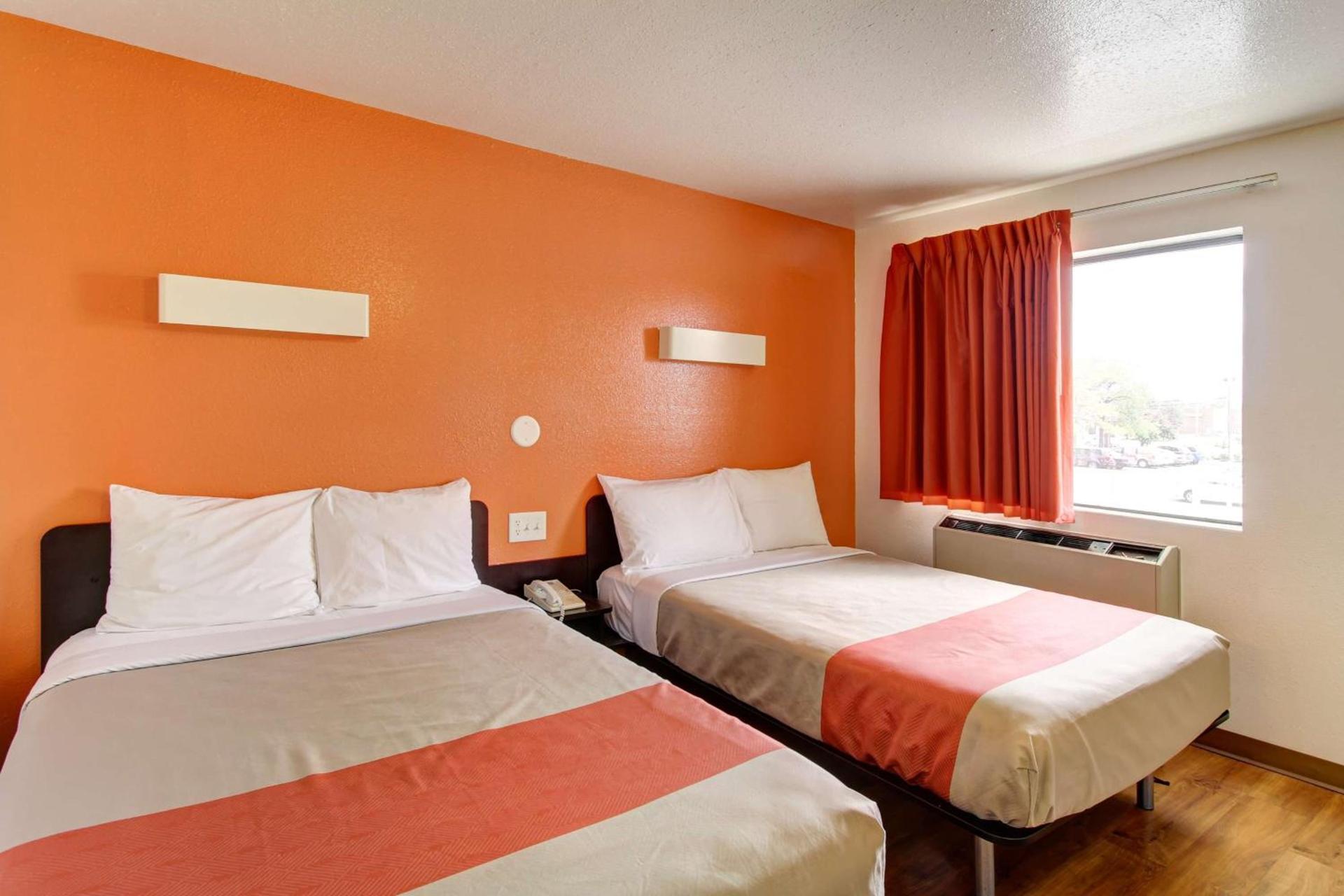 Motel 6-Amherst, OH - Cleveland West - Lorain photo 22