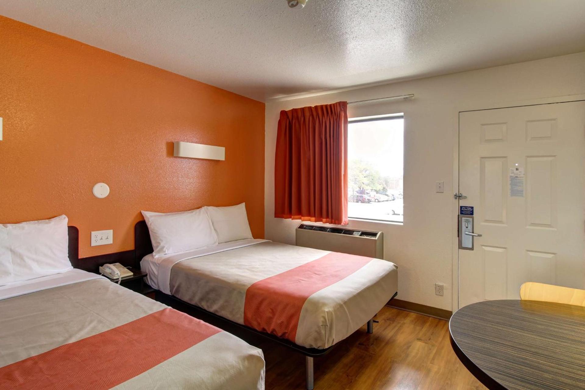 Motel 6-Amherst, OH - Cleveland West - Lorain photo 21
