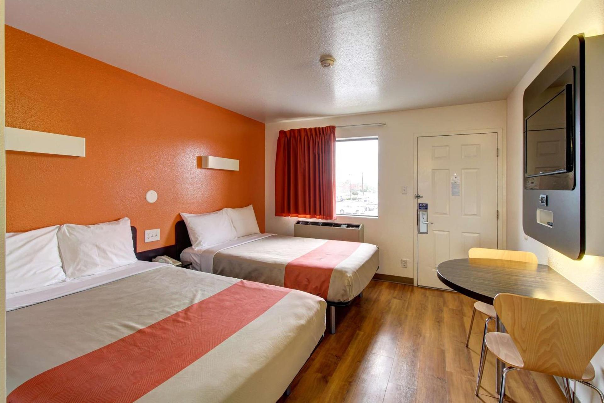Motel 6-Amherst, OH - Cleveland West - Lorain photo 20
