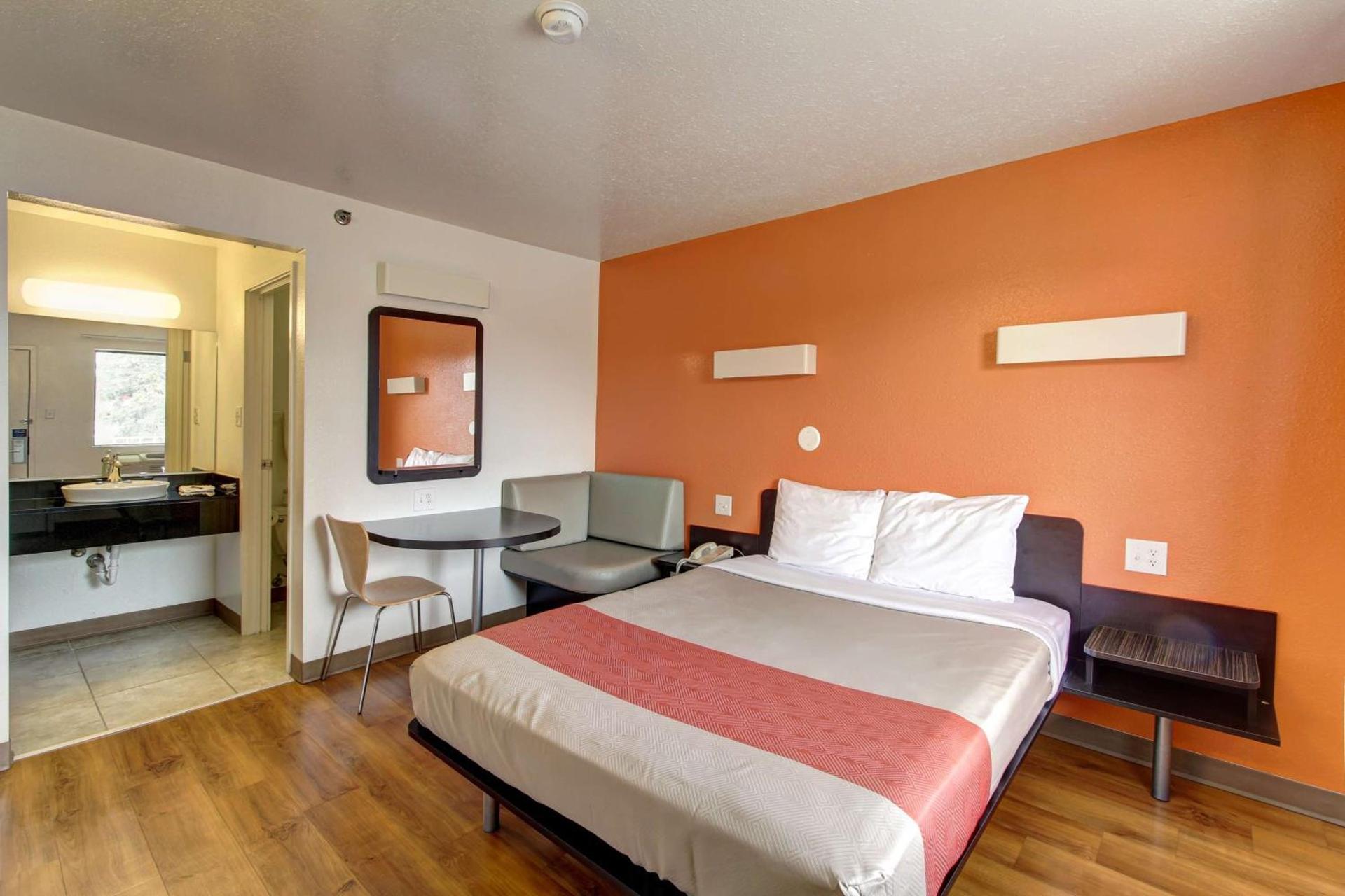Motel 6-Amherst, OH - Cleveland West - Lorain photo 19