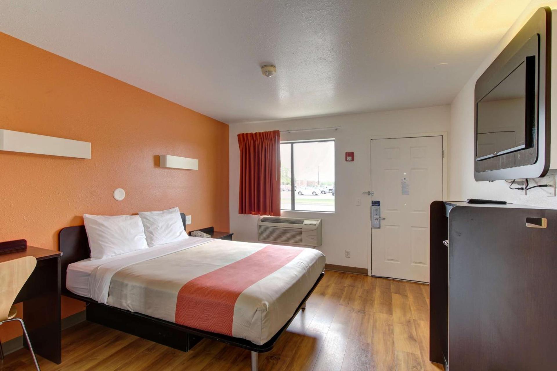 Motel 6-Amherst, OH - Cleveland West - Lorain photo 15
