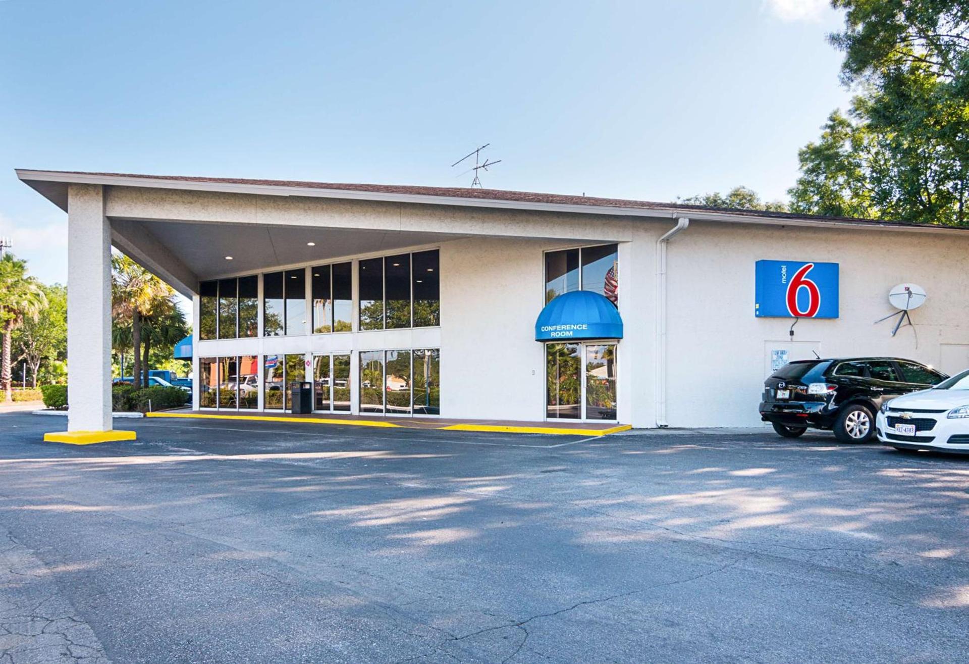 Motel 6-Tampa, FL - Fairgrounds photo 1