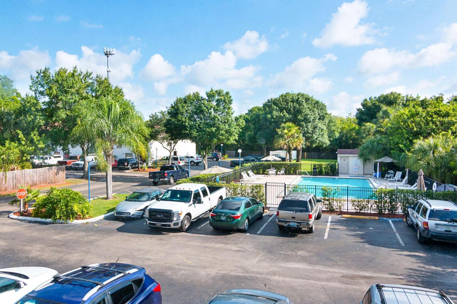 Motel 6-Tampa, FL - Fairgrounds photo 41