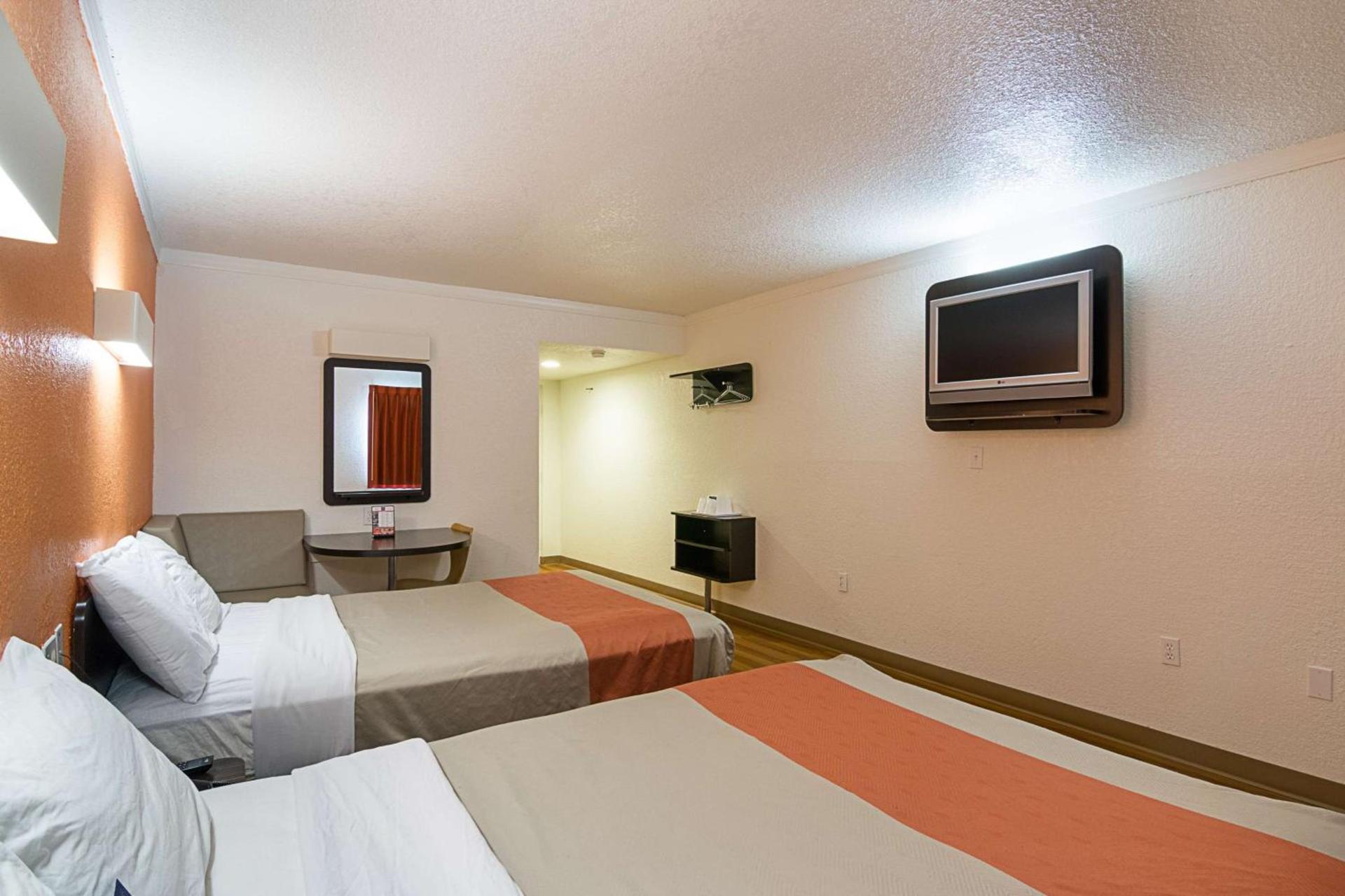 Motel 6-Tampa, FL - Fairgrounds photo 45