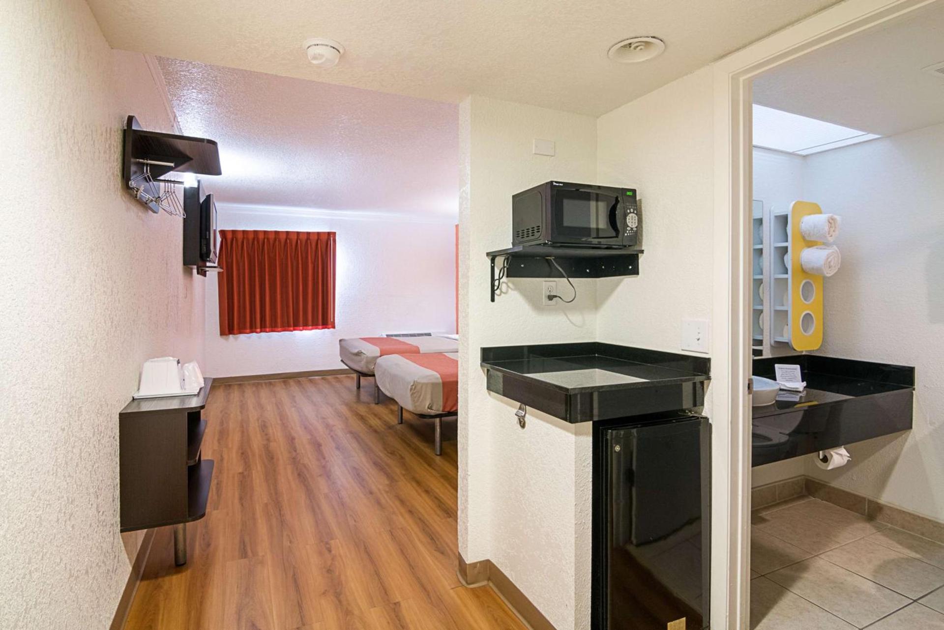 Motel 6-Tampa, FL - Fairgrounds photo 46