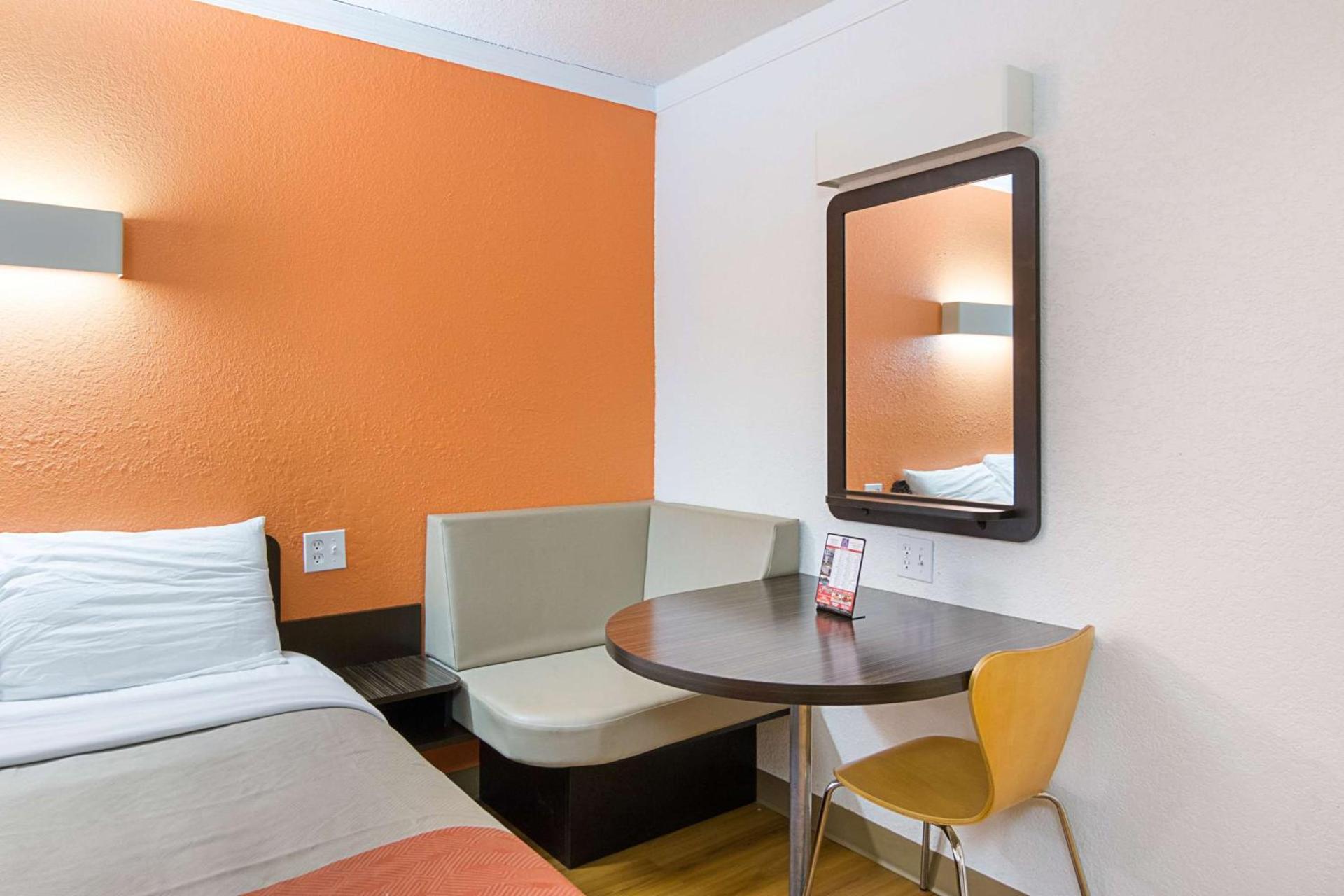Motel 6-Tampa, FL - Fairgrounds photo 47