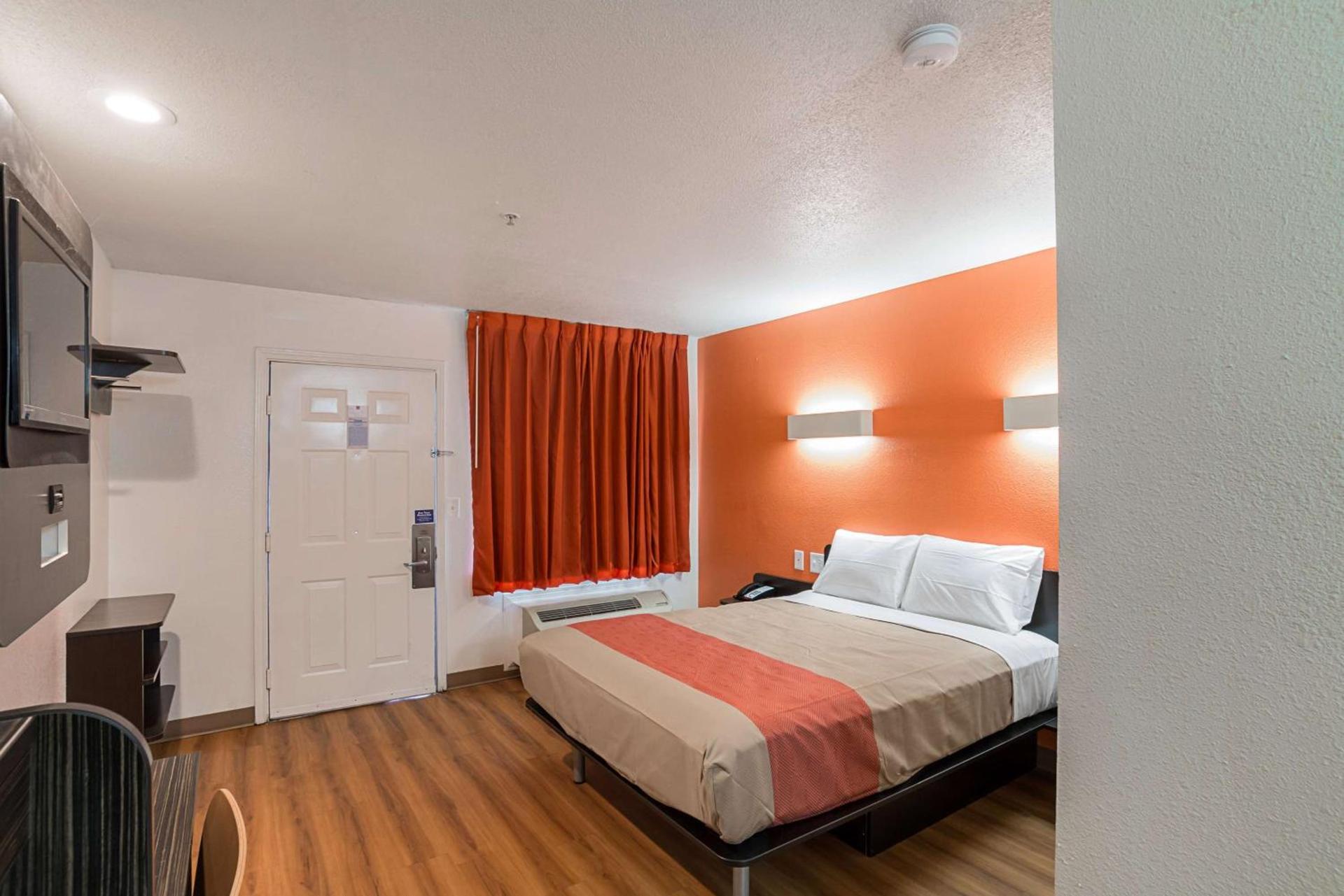 Motel 6-Grand Prairie, TX - Near Six Flags Drive photo 41