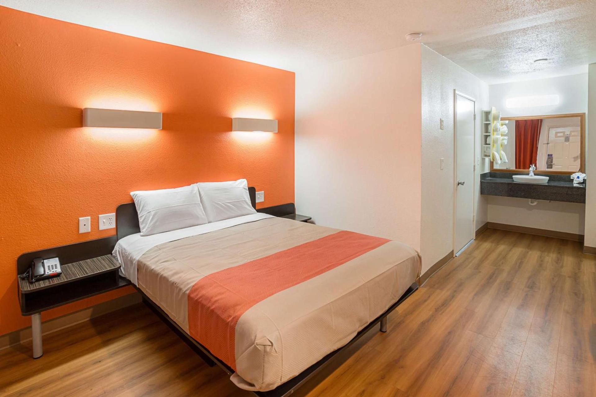 Motel 6-Grand Prairie, TX - Near Six Flags Drive photo 40