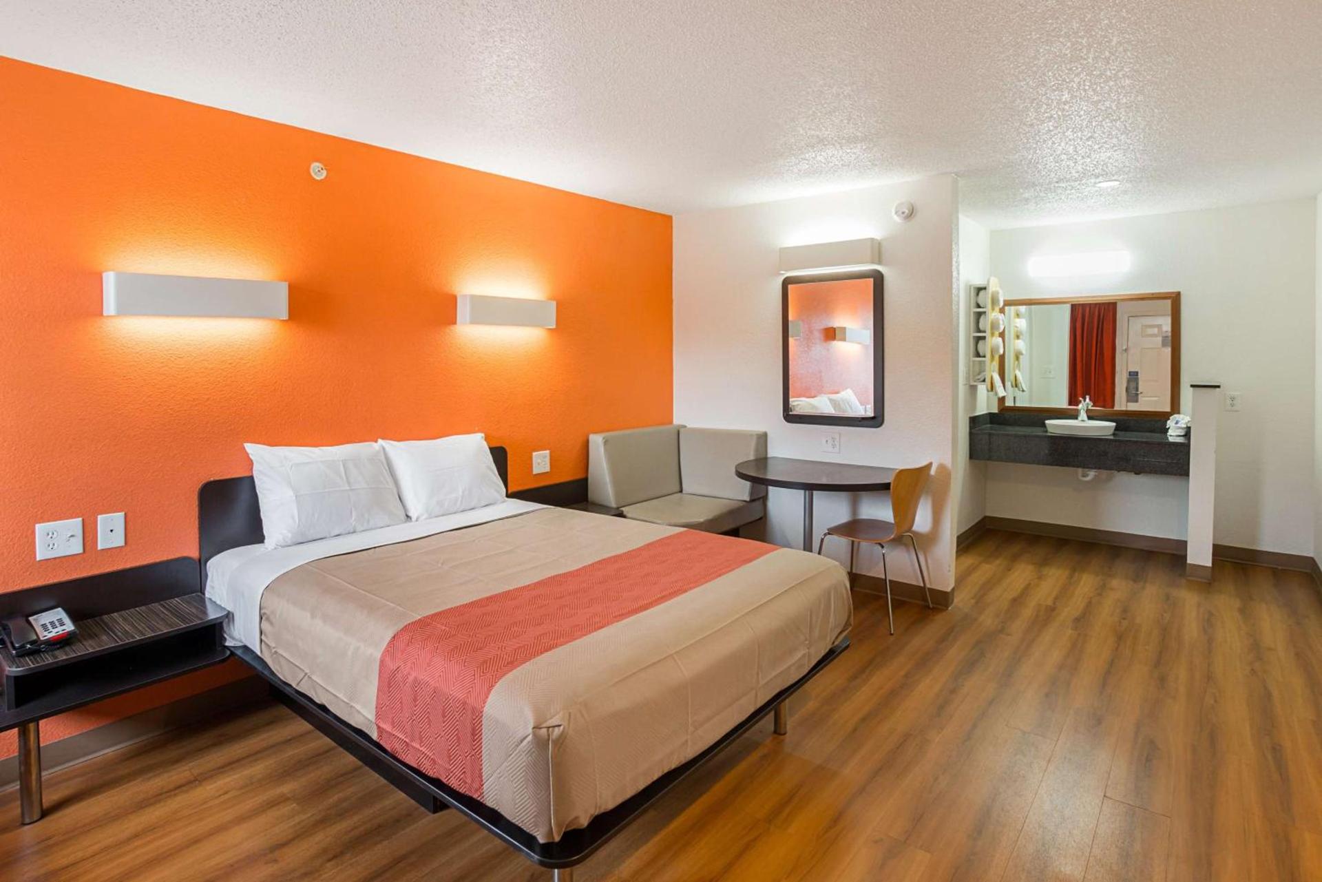 Motel 6-Grand Prairie, TX - Near Six Flags Drive photo 39