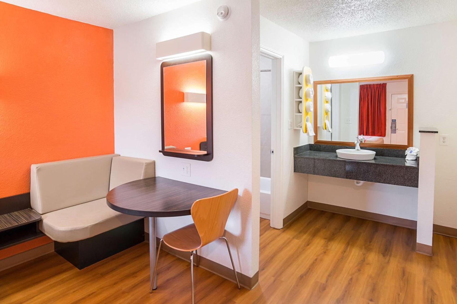 Motel 6-Grand Prairie, TX - Near Six Flags Drive photo 37
