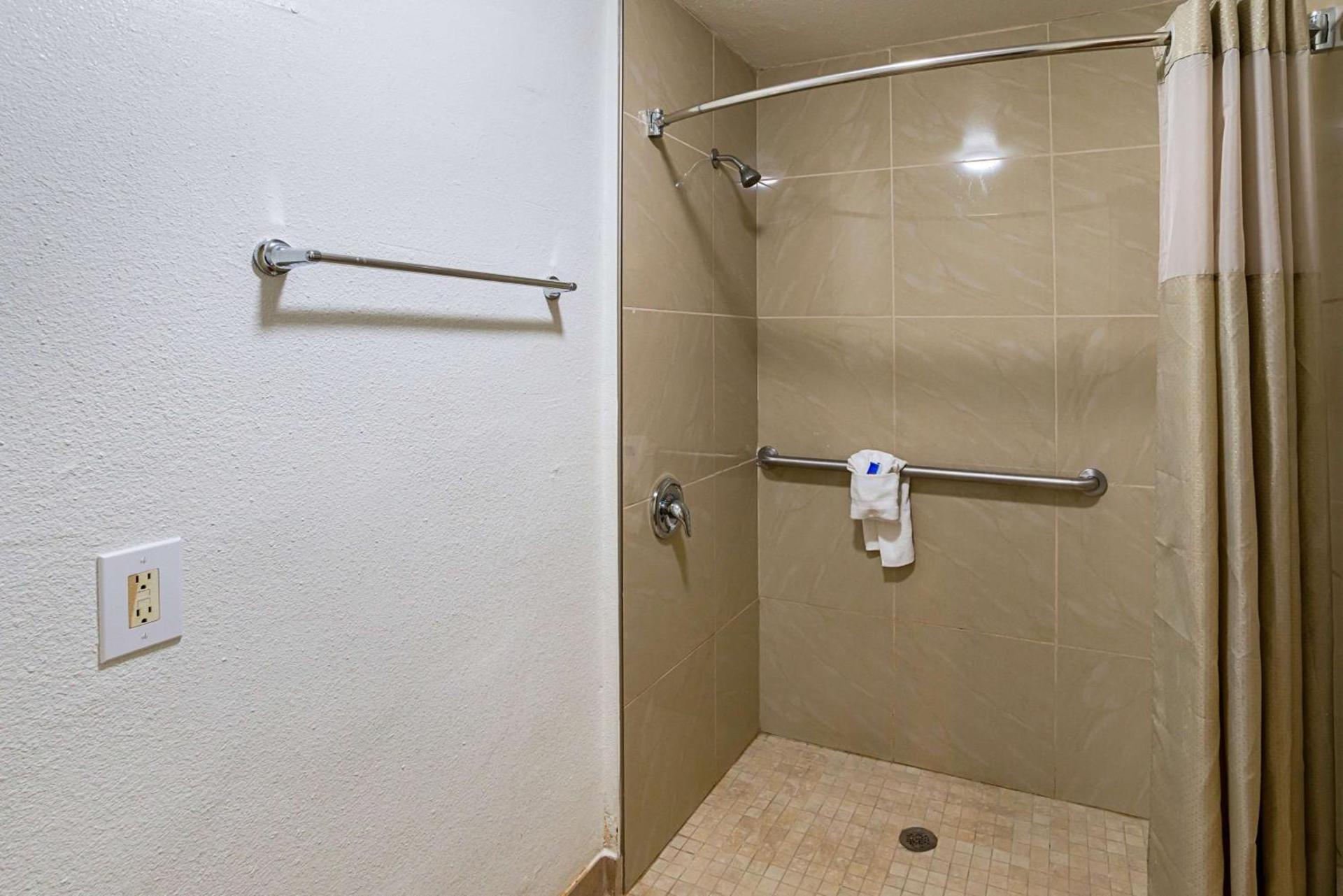 Motel 6-Grand Prairie, TX - Near Six Flags Drive photo 32