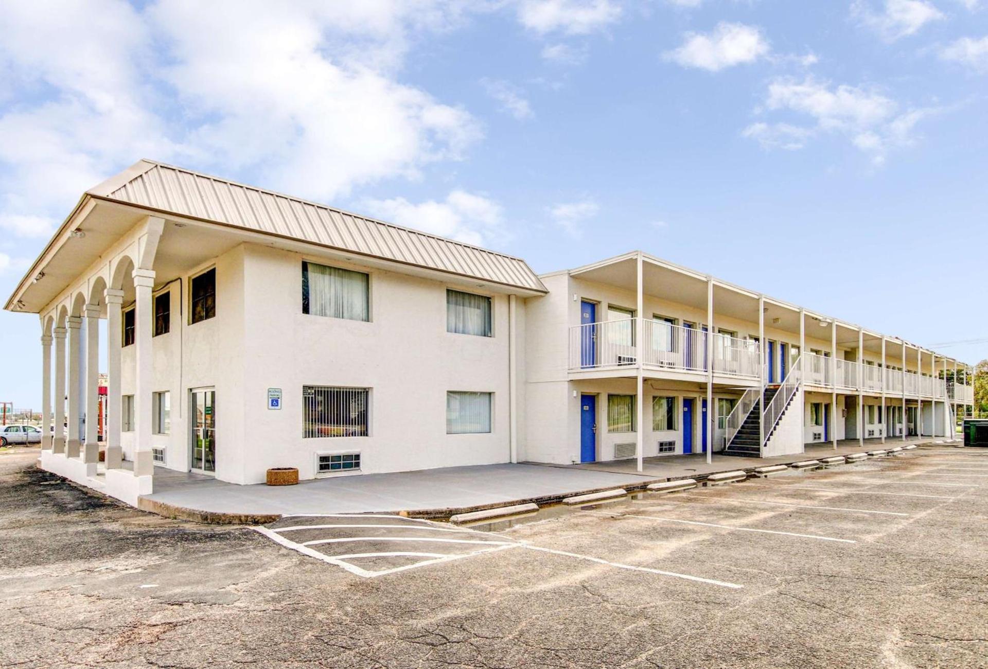Motel 6 Waco - Lacy Lakeview photo 30