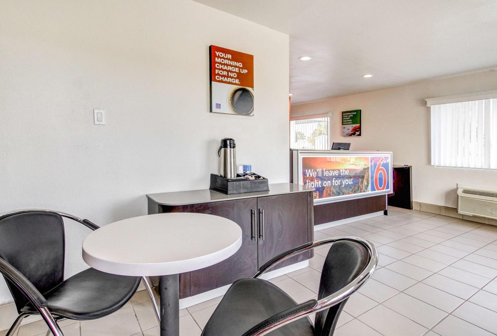 Motel 6 Waco - Lacy Lakeview photo 28