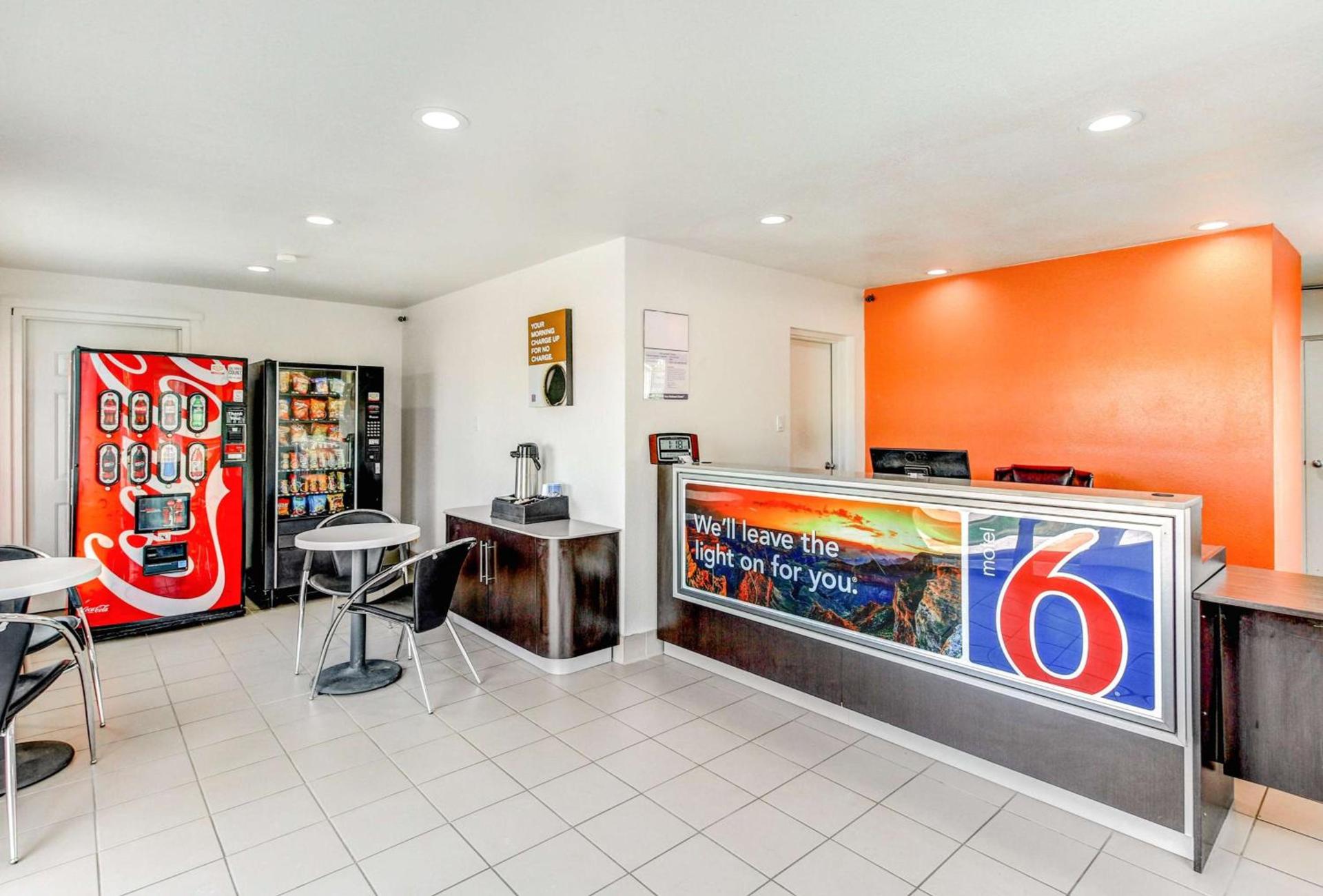 Motel 6 Waco - Lacy Lakeview photo 24