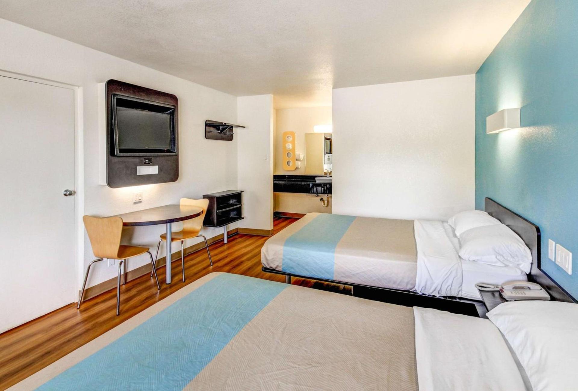 Motel 6 Waco - Lacy Lakeview photo 18