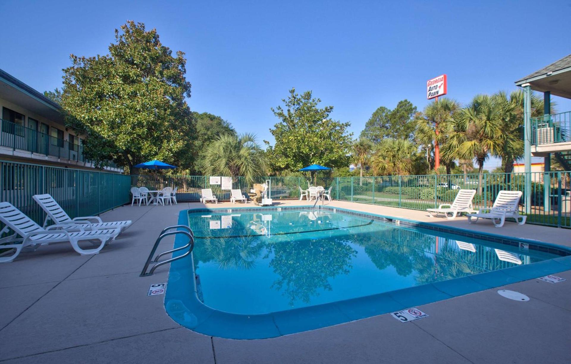 Motel 6-Valdosta, GA - University photo 44