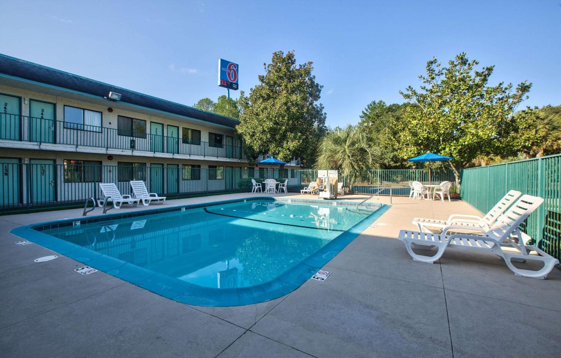 Motel 6-Valdosta, GA - University photo 43