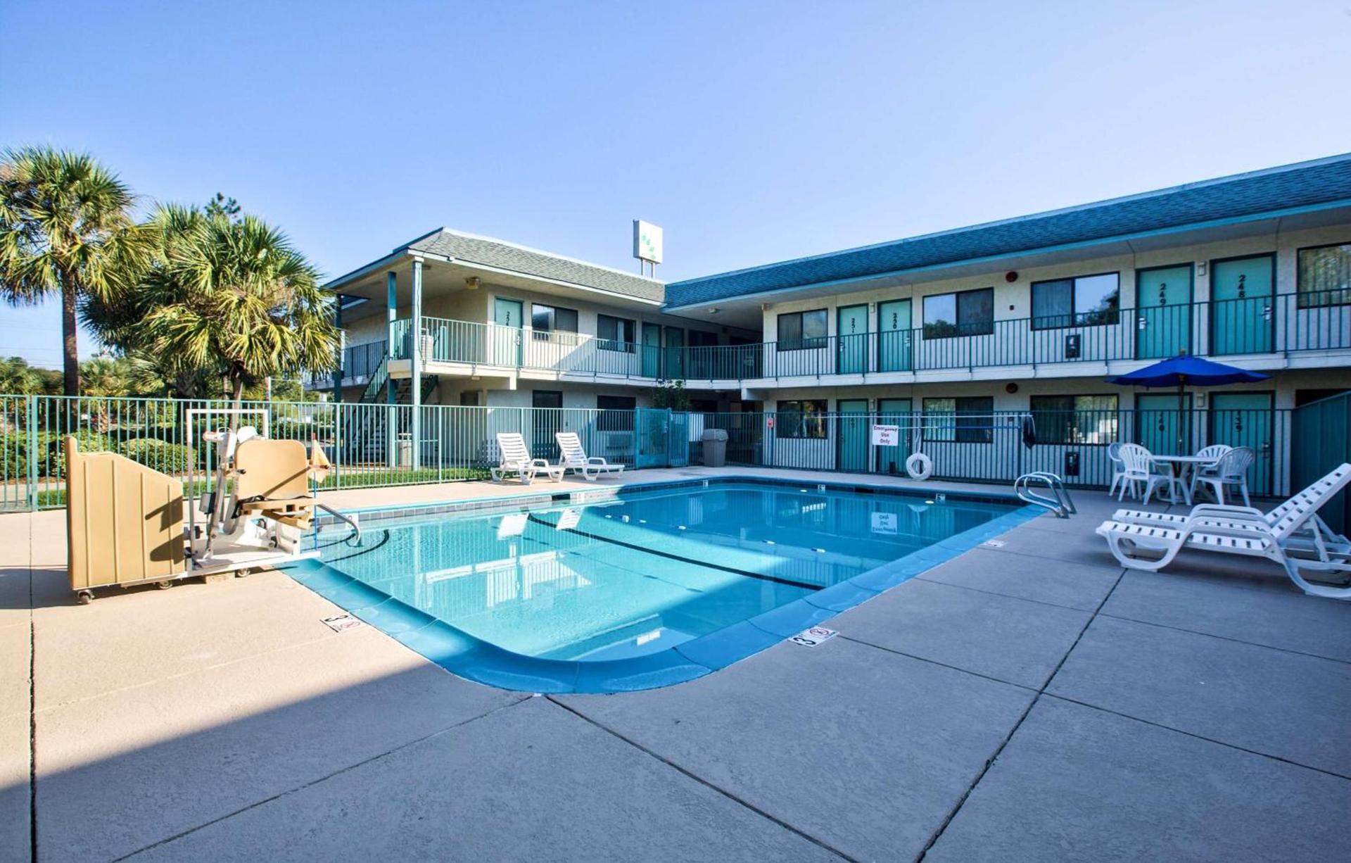 Motel 6-Valdosta, GA - University photo 42