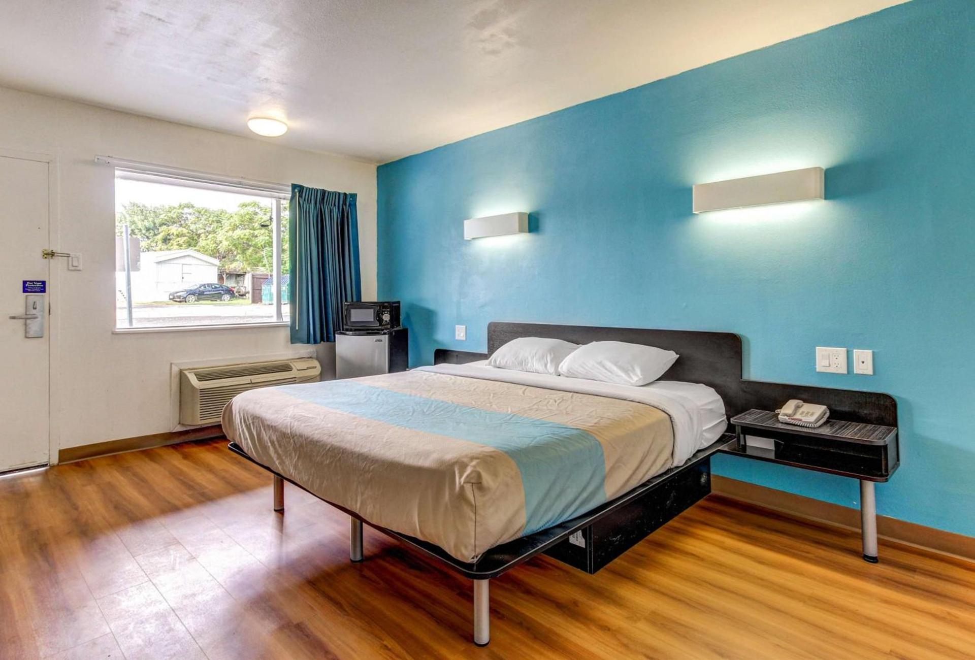 Motel 6 Waco - Lacy Lakeview photo 15